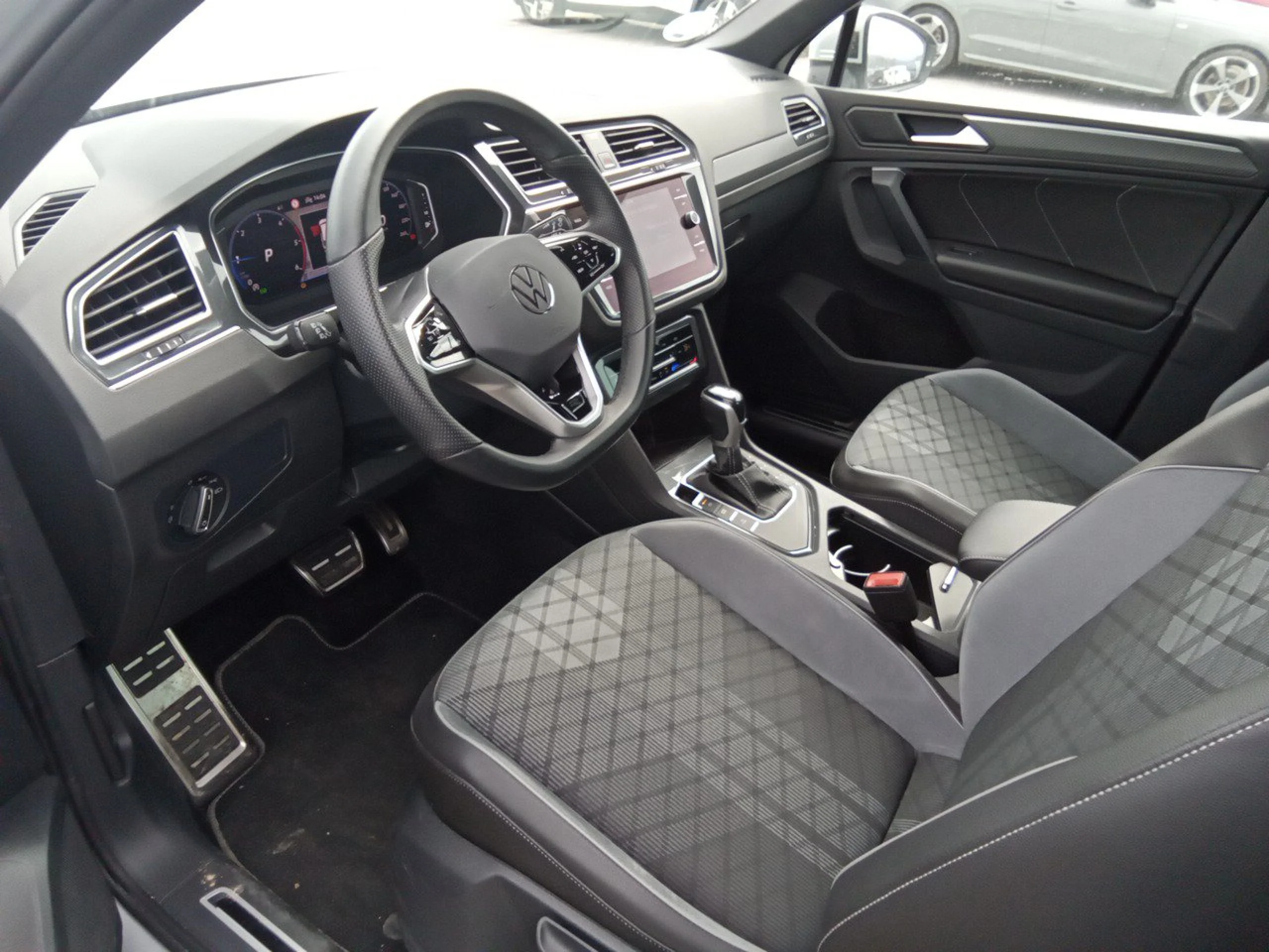 Volkswagen Tiguan R-Line 2.0 TDI 110kW (150CV) DSG - Foto 7