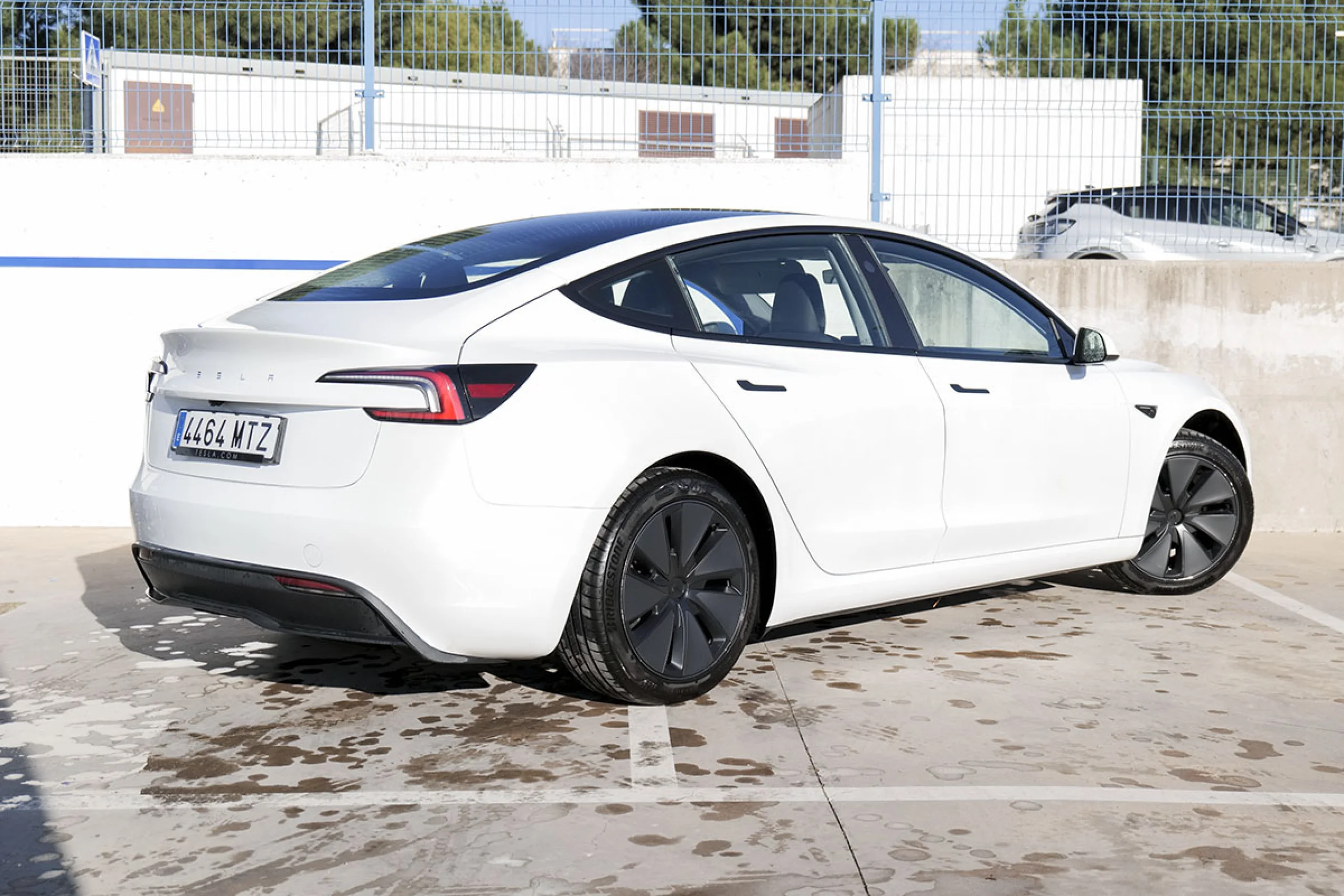 TESLA Model 3 RWD - Foto 3