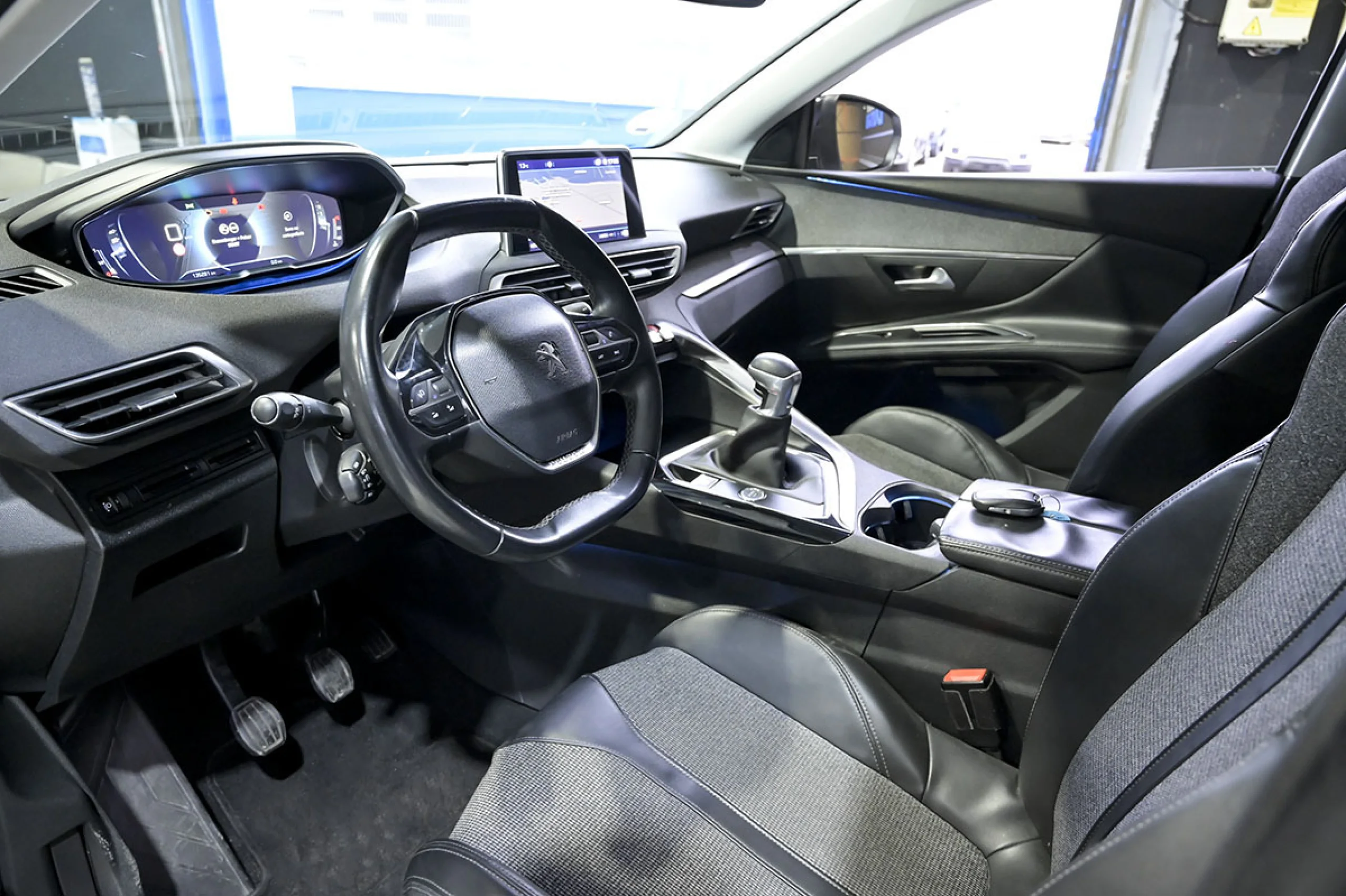 Peugeot 5008 Allure 1.6L BlueHDi 88kW 120CV SS - Foto 6