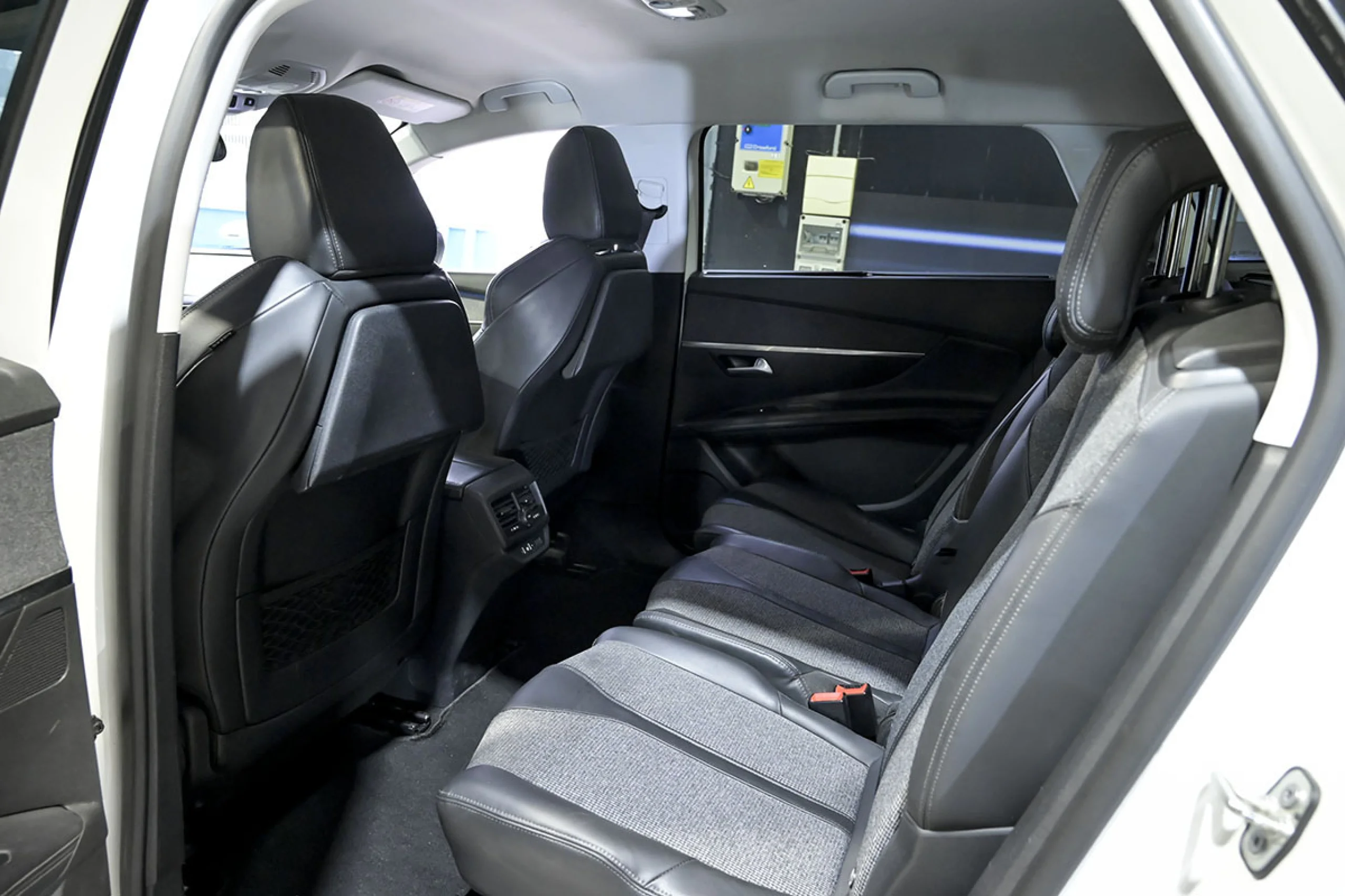 Peugeot 5008 Allure 1.6L BlueHDi 88kW 120CV SS - Foto 16