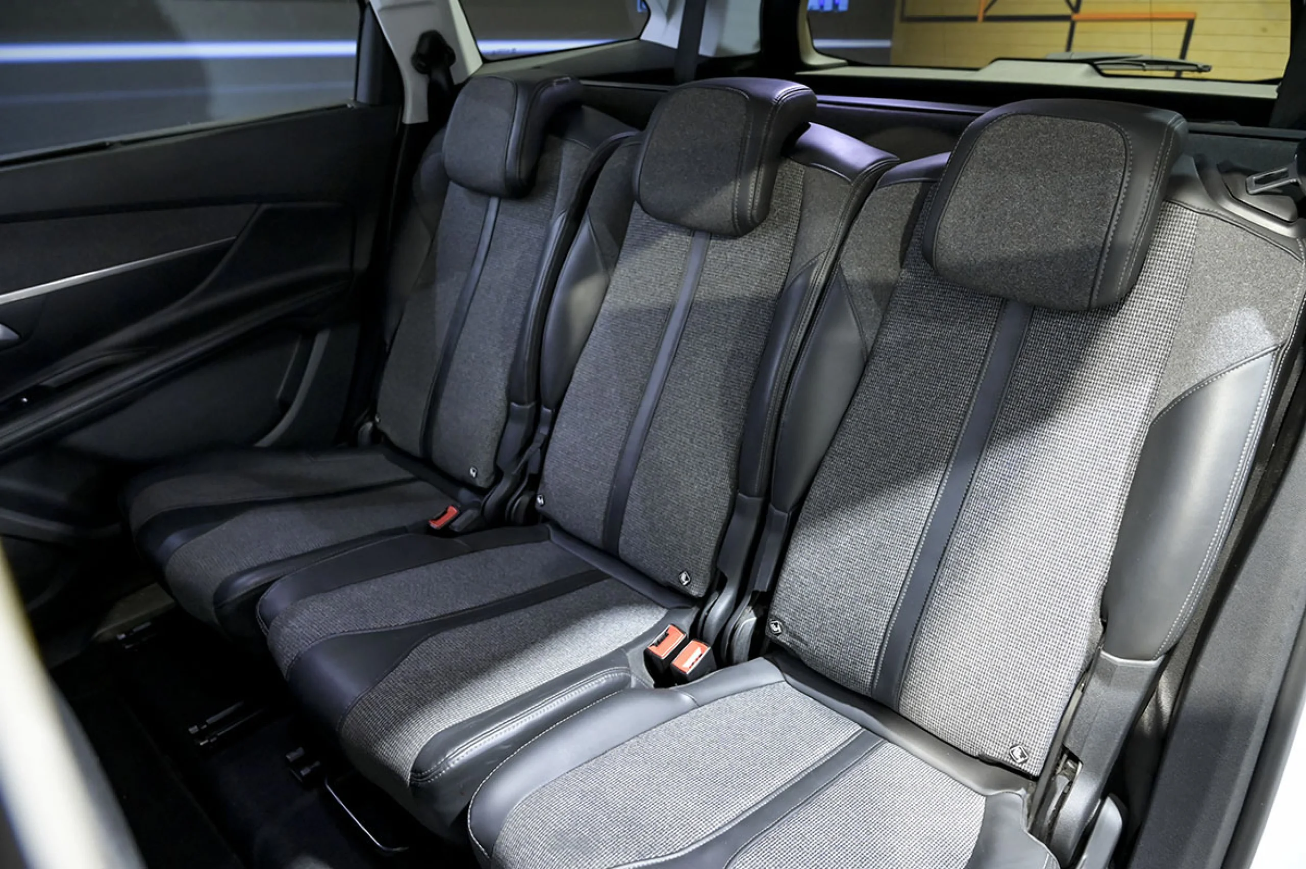 Peugeot 5008 Allure 1.6L BlueHDi 88kW 120CV SS - Foto 17