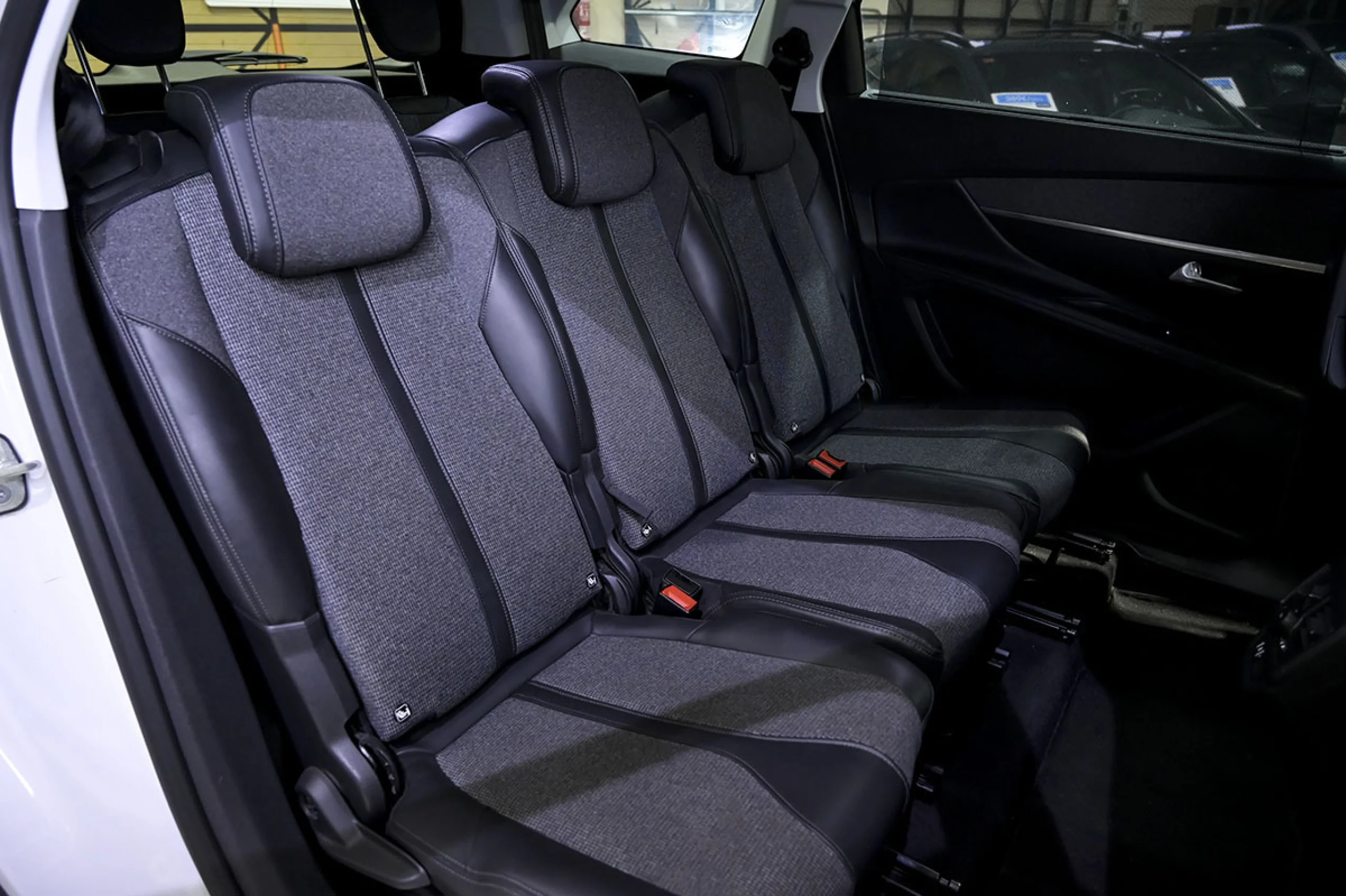 Peugeot 5008 Allure 1.6L BlueHDi 88kW 120CV SS - Foto 19