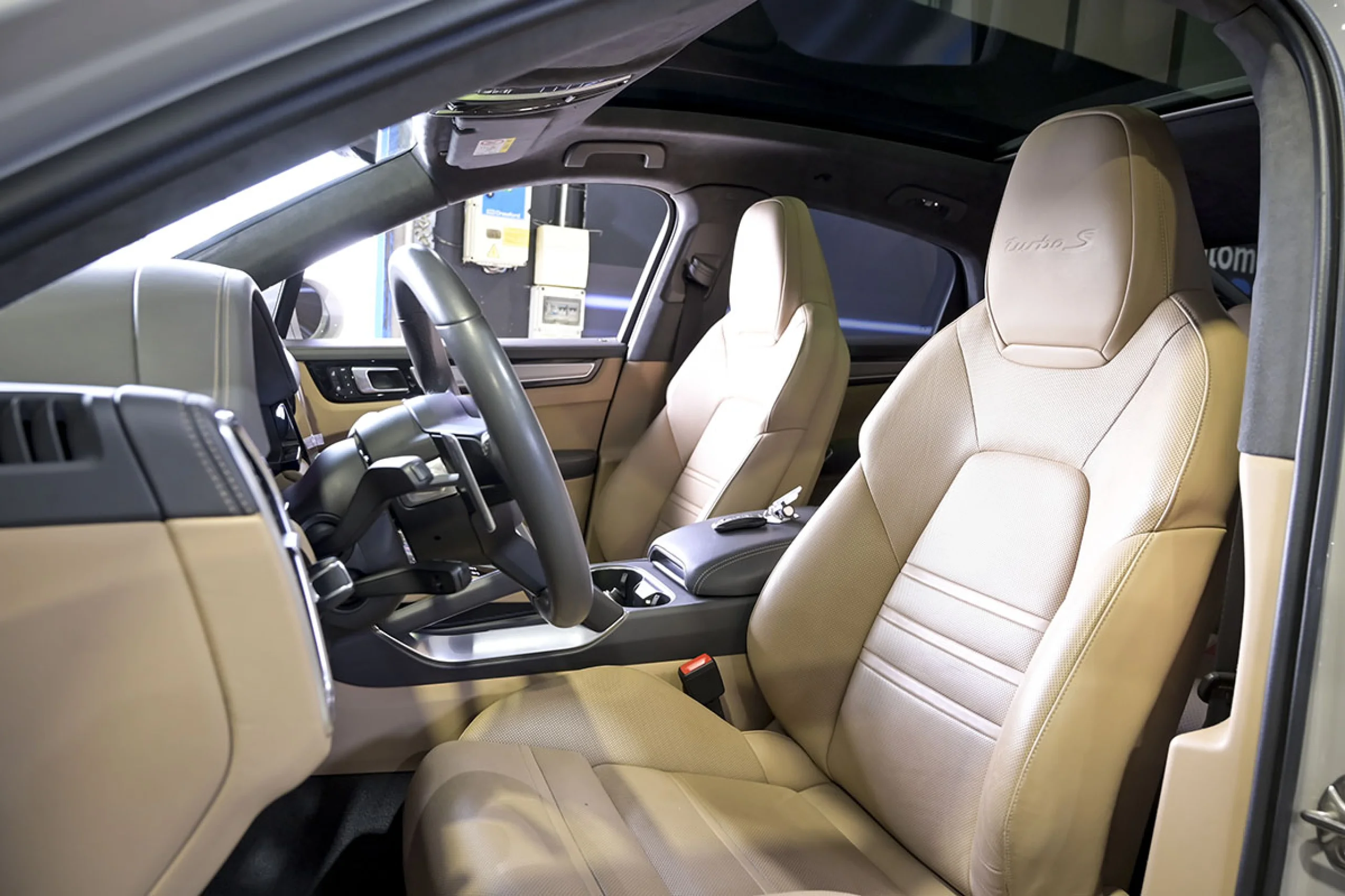 Porsche Cayenne Coupé Turbo S EHybrid - Foto 8