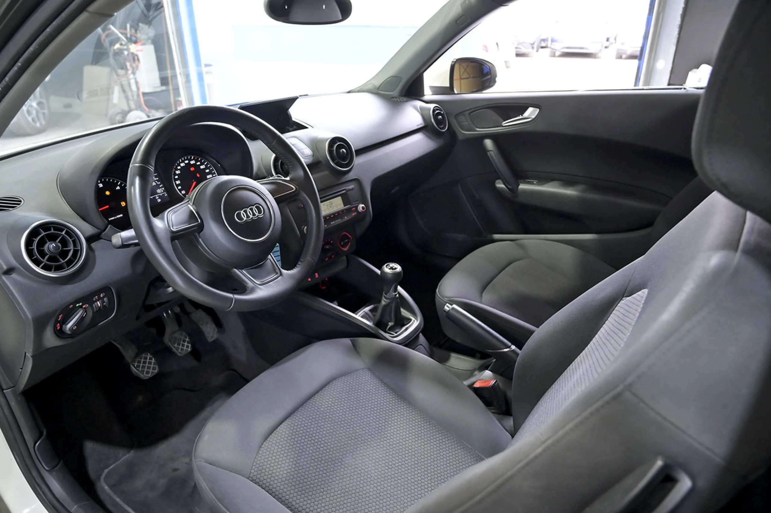 Audi A1 1.6 TDI 105cv Attraction - Foto 5