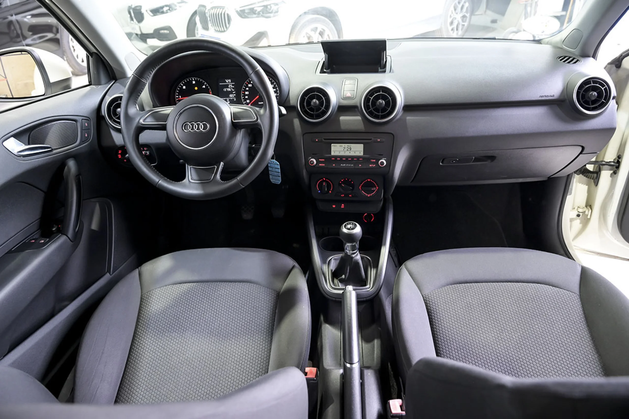 Audi A1 1.6 TDI 105cv Attraction - Foto 7