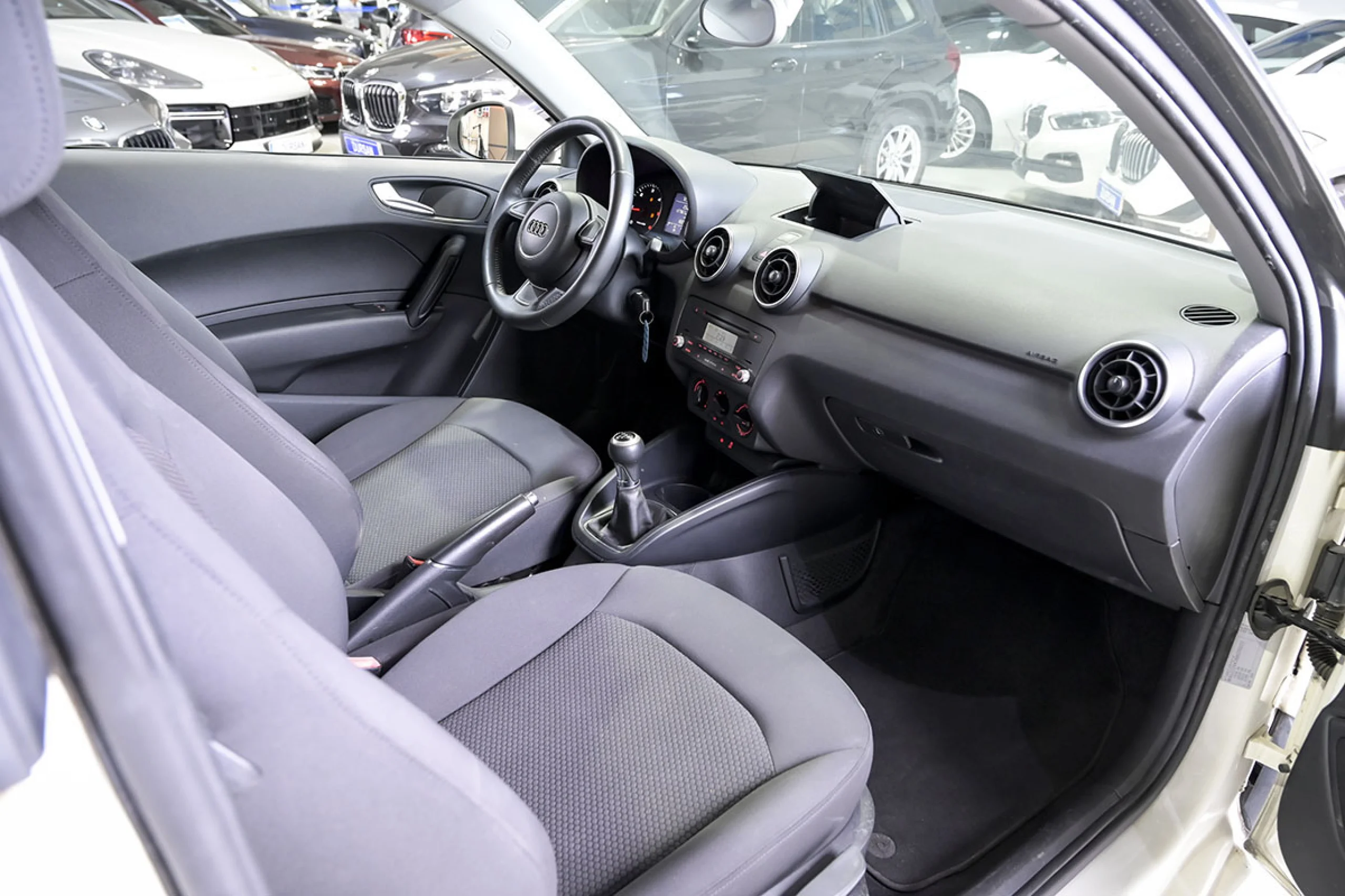 Audi A1 1.6 TDI 105cv Attraction - Foto 28