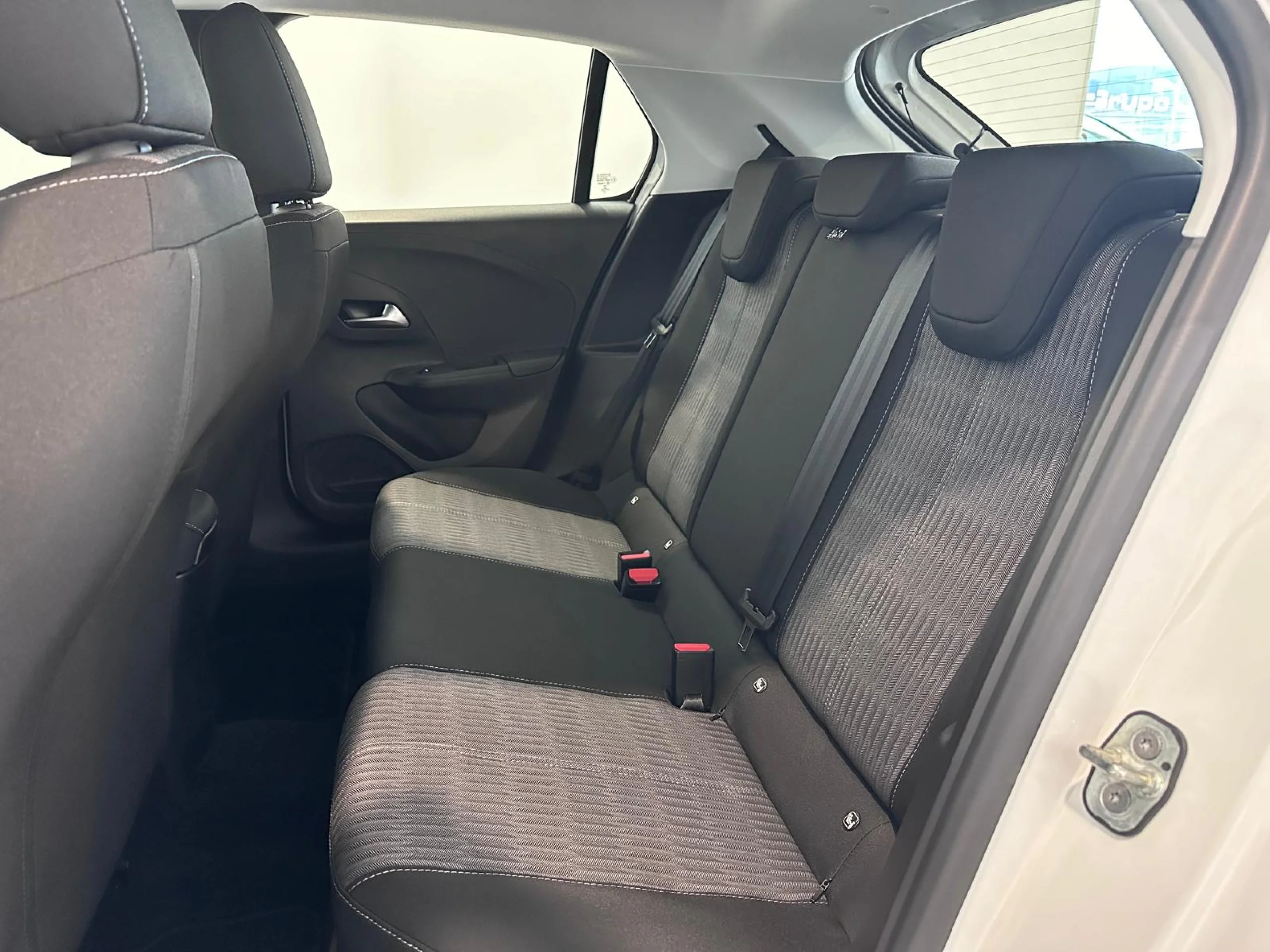 Opel Corsa 1.2T XHL S/S Edition 100 - Foto 9