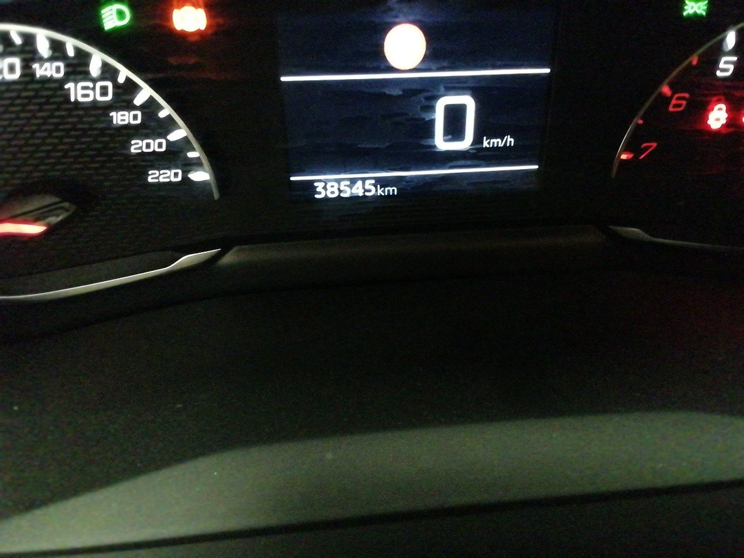 Peugeot 2008 Active Pack BlueHDI 81kW (110CV) - Foto 8