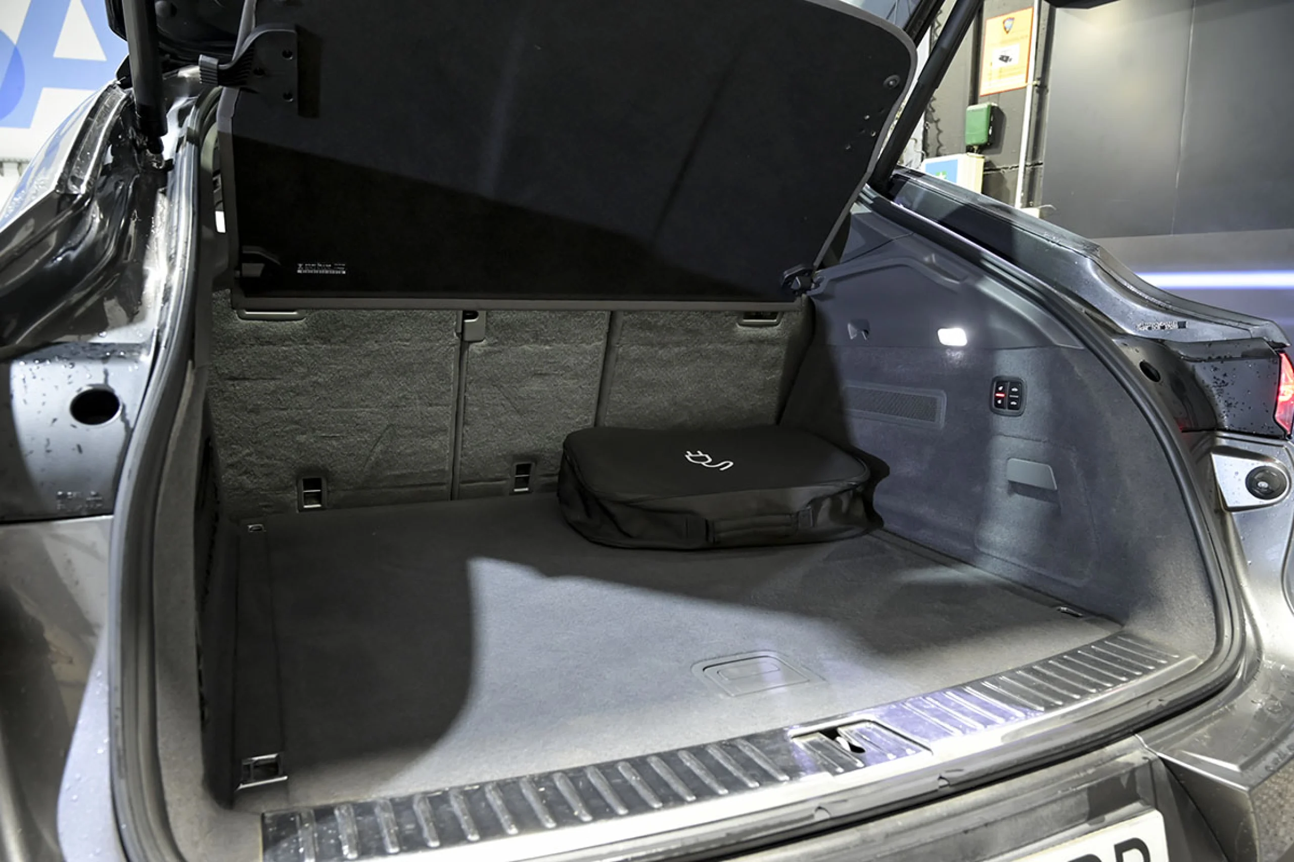 Porsche Cayenne EHybrid - Foto 12