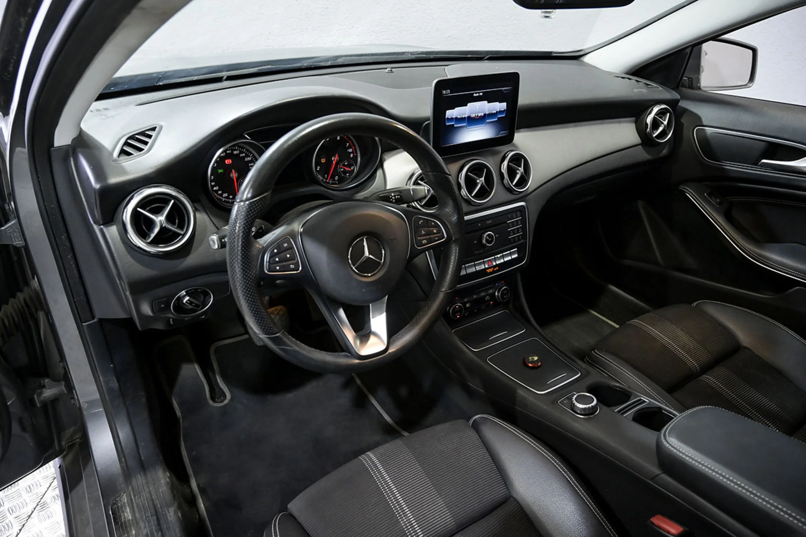 Mercedes-Benz GLA 180 Clase GLA GLA 180 - Foto 6