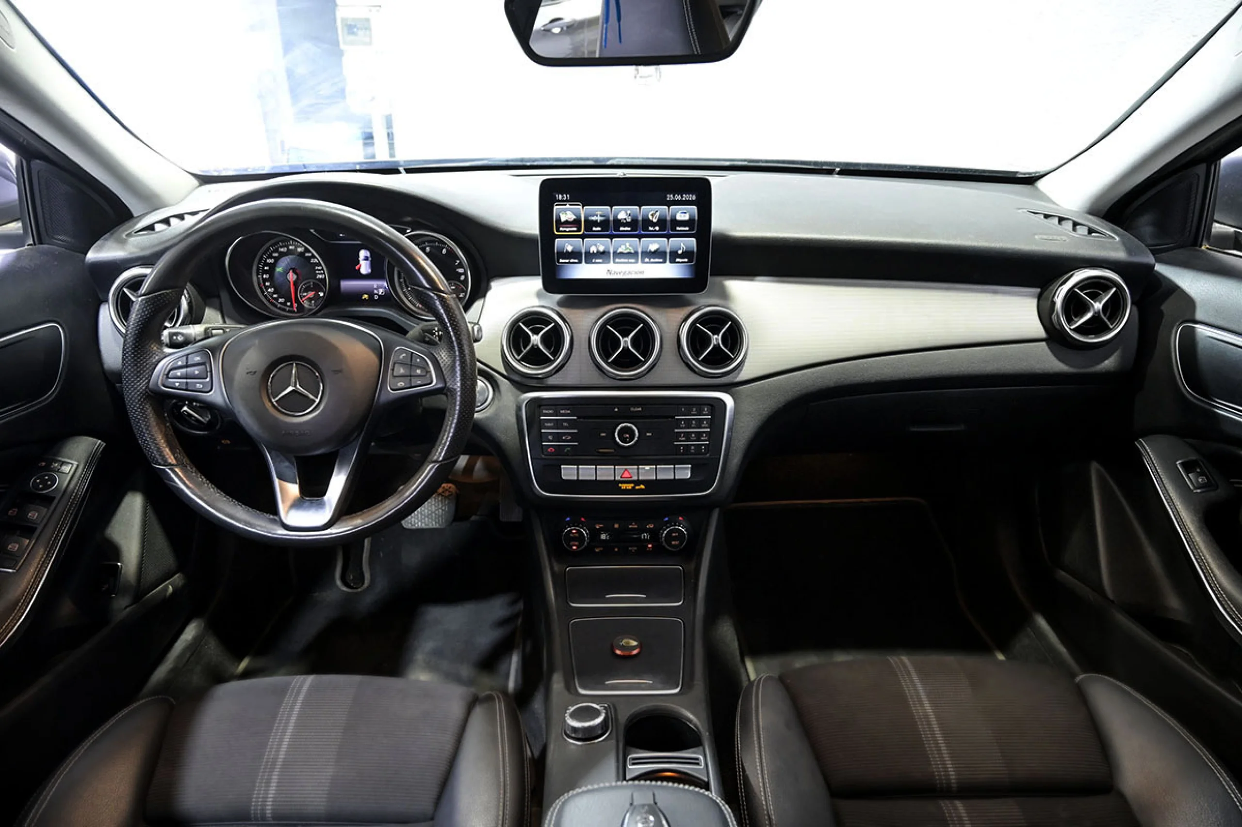 Mercedes-Benz GLA 180 Clase GLA GLA 180 - Foto 8