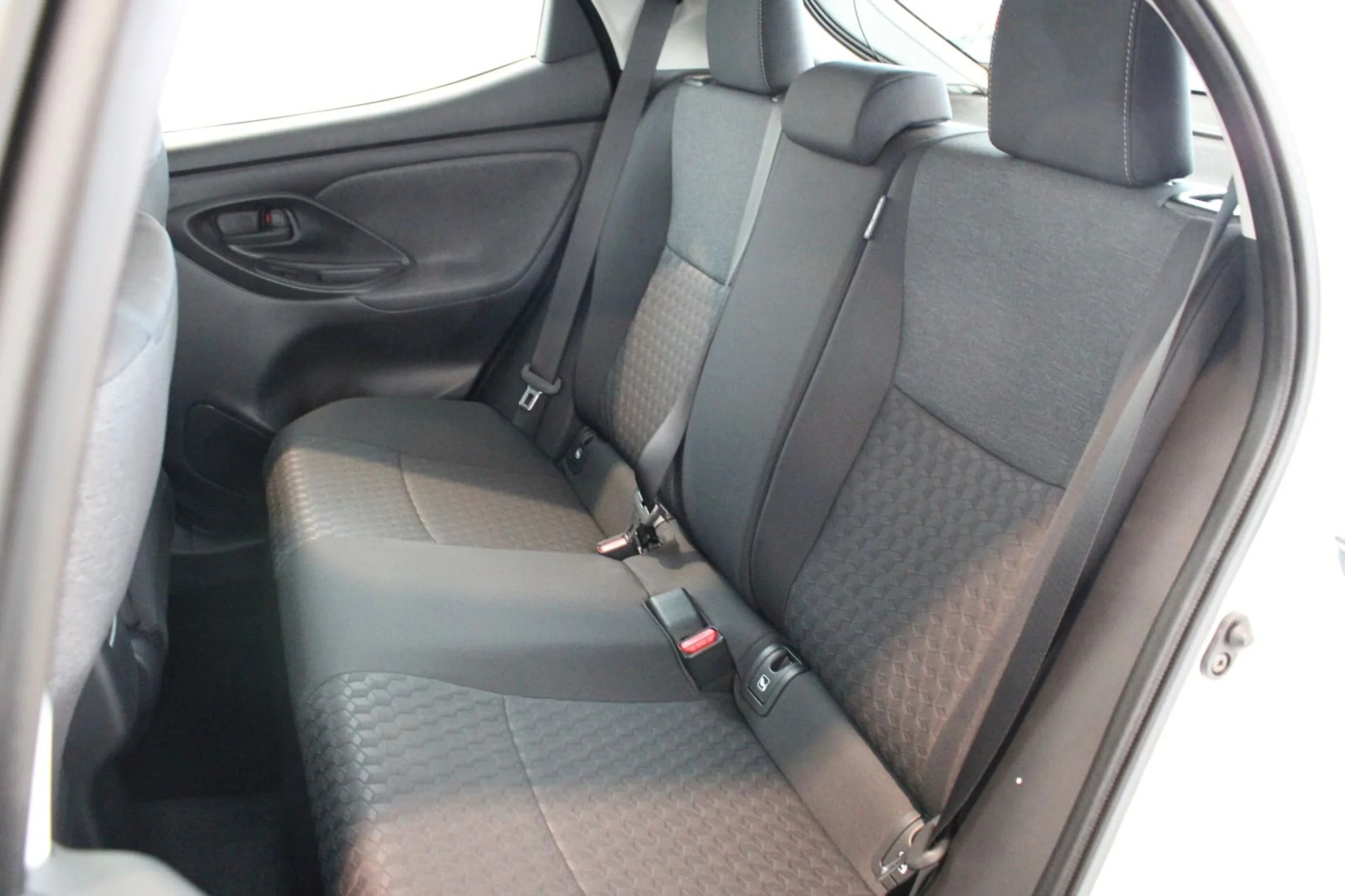 Toyota Yaris 1.5 120h Active Tech - Foto 14