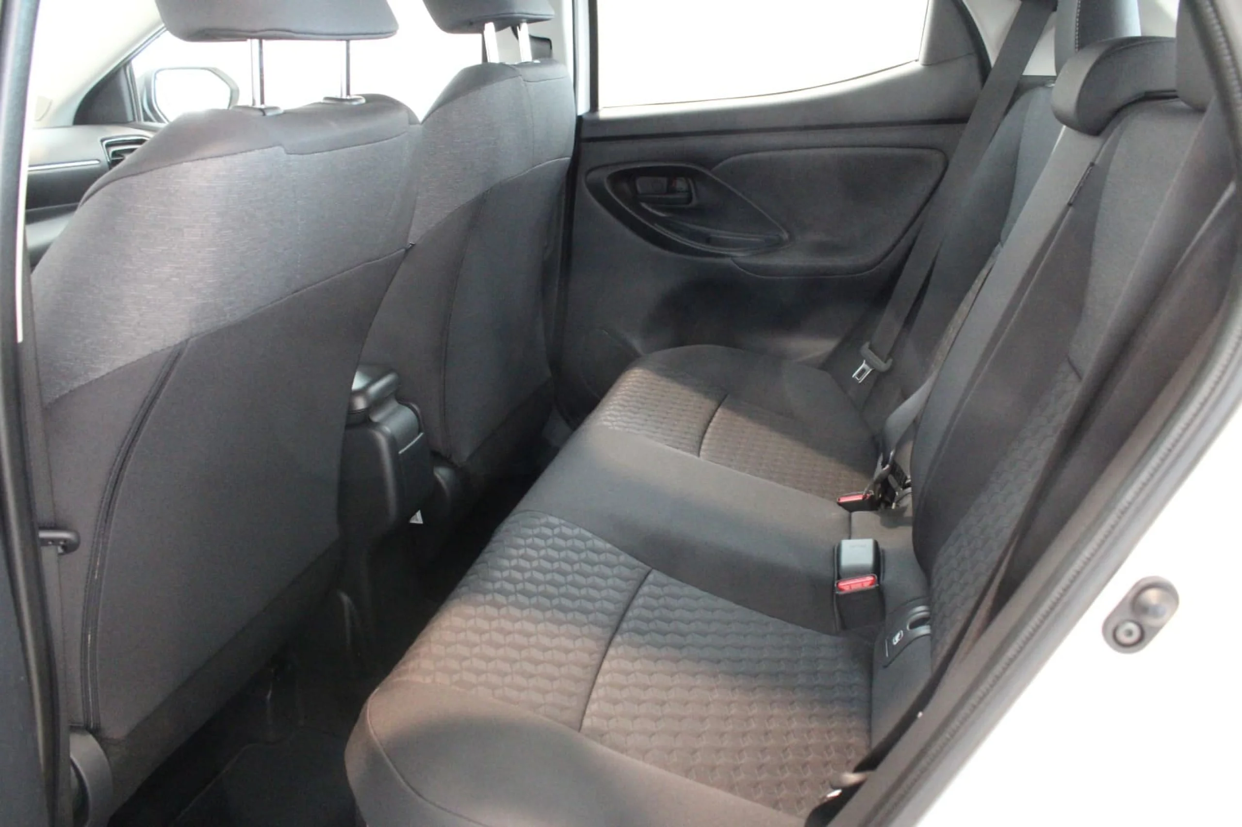 Toyota Yaris 1.5 120h Active Tech - Foto 17