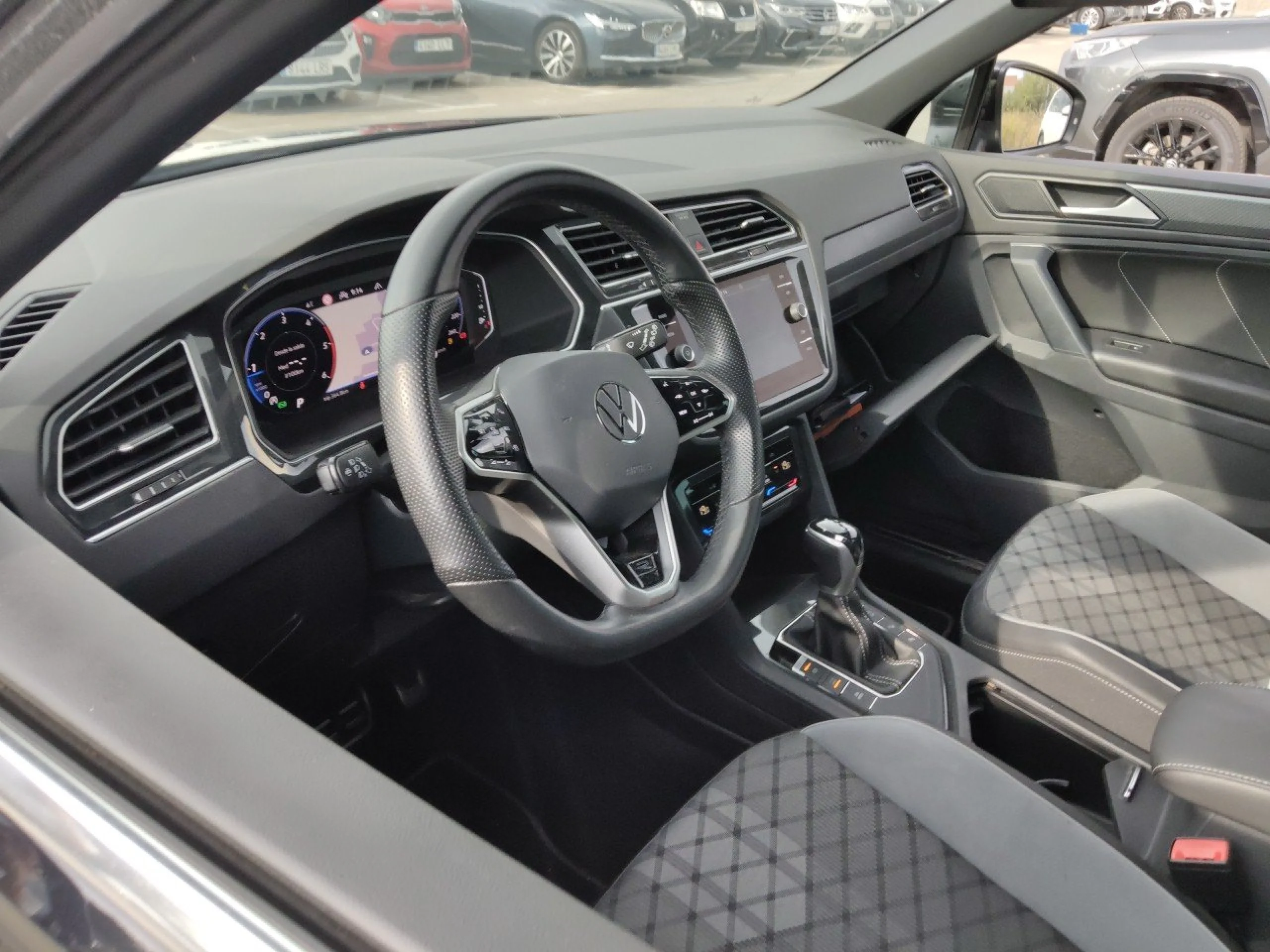 Volkswagen Tiguan R-Line 2.0 TDI 110kW (150CV) DSG - Foto 7