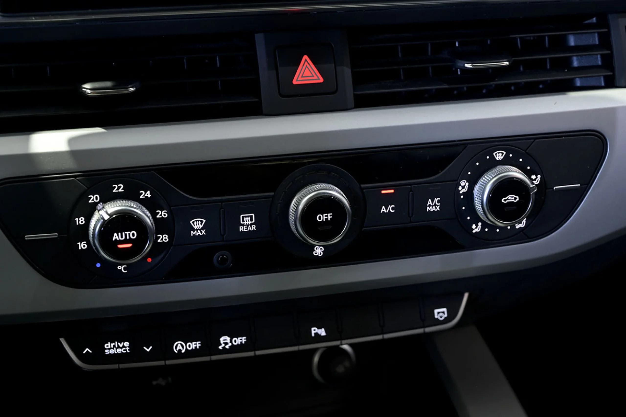 Audi A4 Advanced 30 TDI 100kW 136CV S tronic - Foto 29