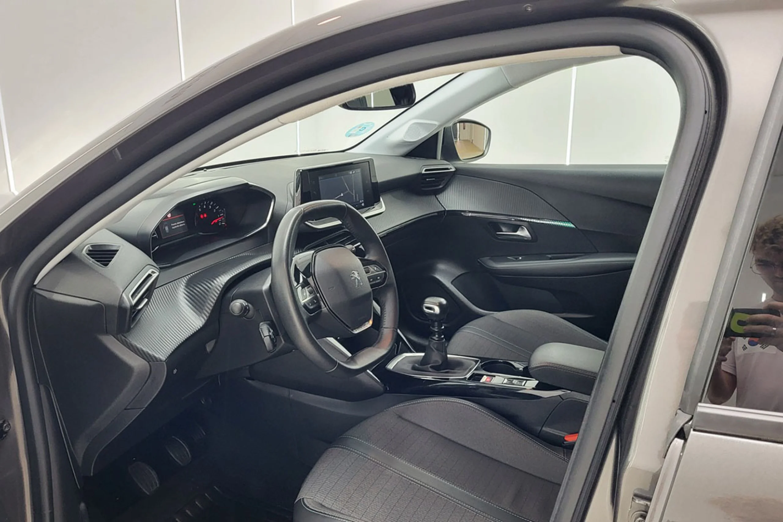 Peugeot 208 Allure Puretech 100 - Foto 5