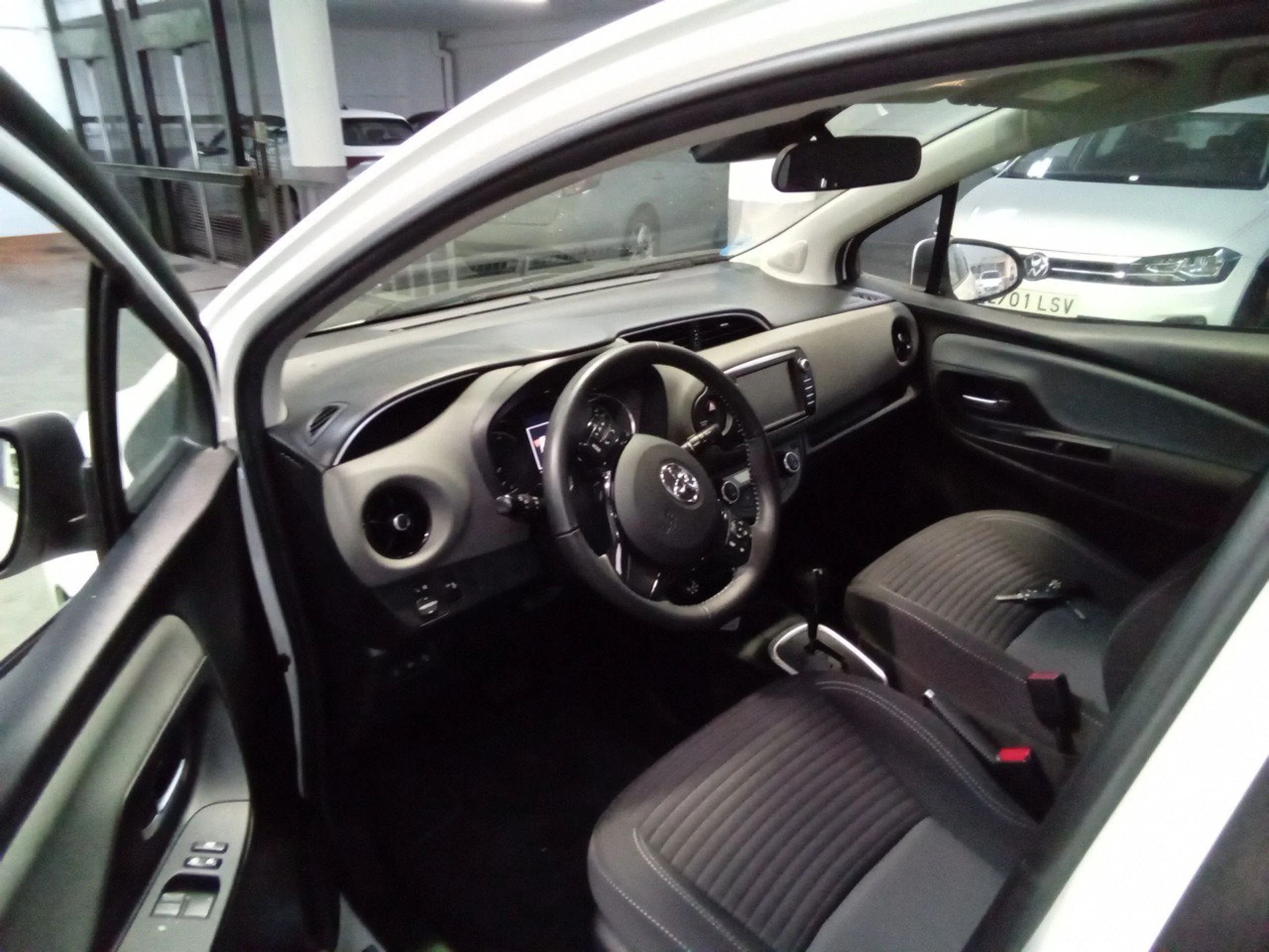 Toyota Yaris 1.5 100H Active - Foto 7