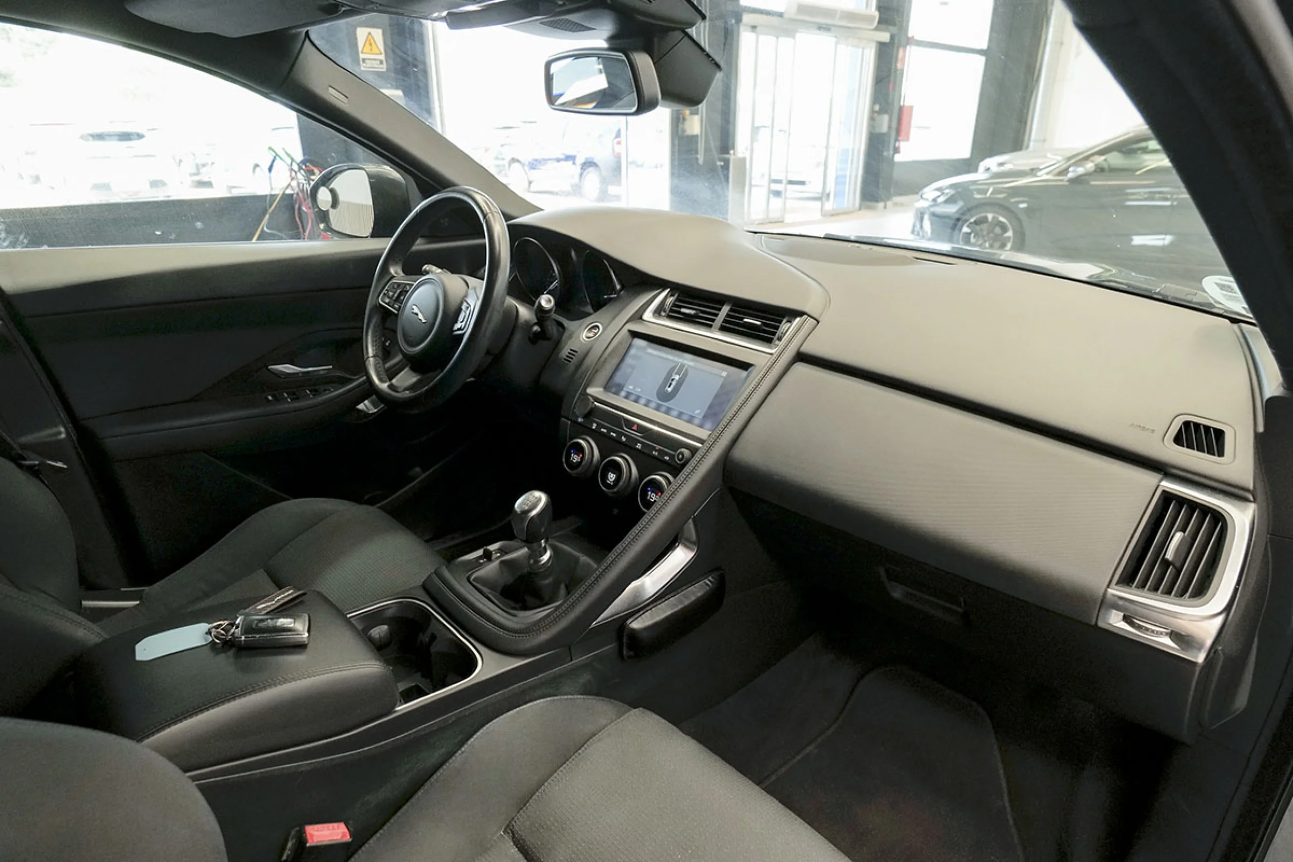 Jaguar E-Pace 2.0D 132kW Pure - Foto 31
