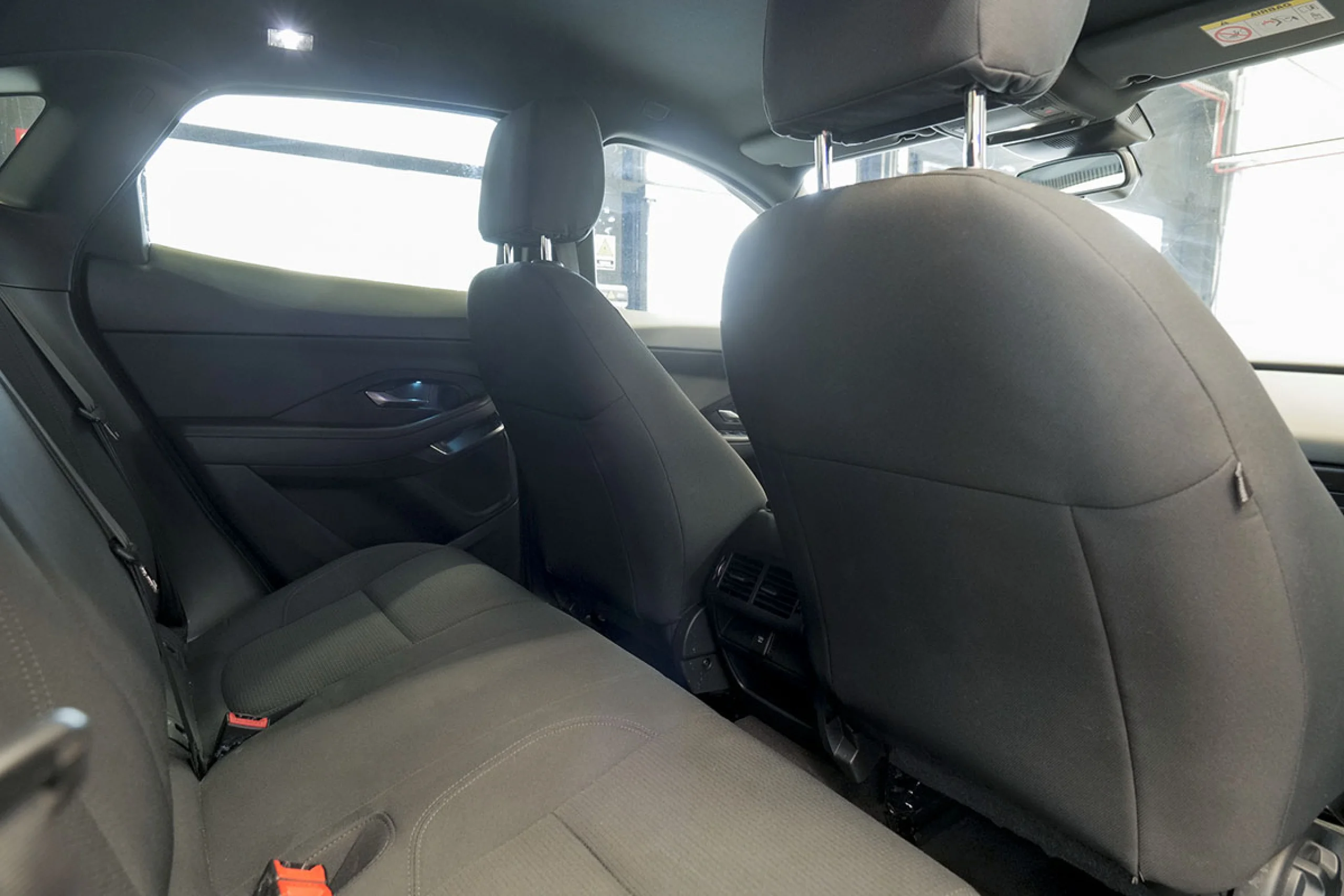 Jaguar E-Pace 2.0D 132kW Pure - Foto 32