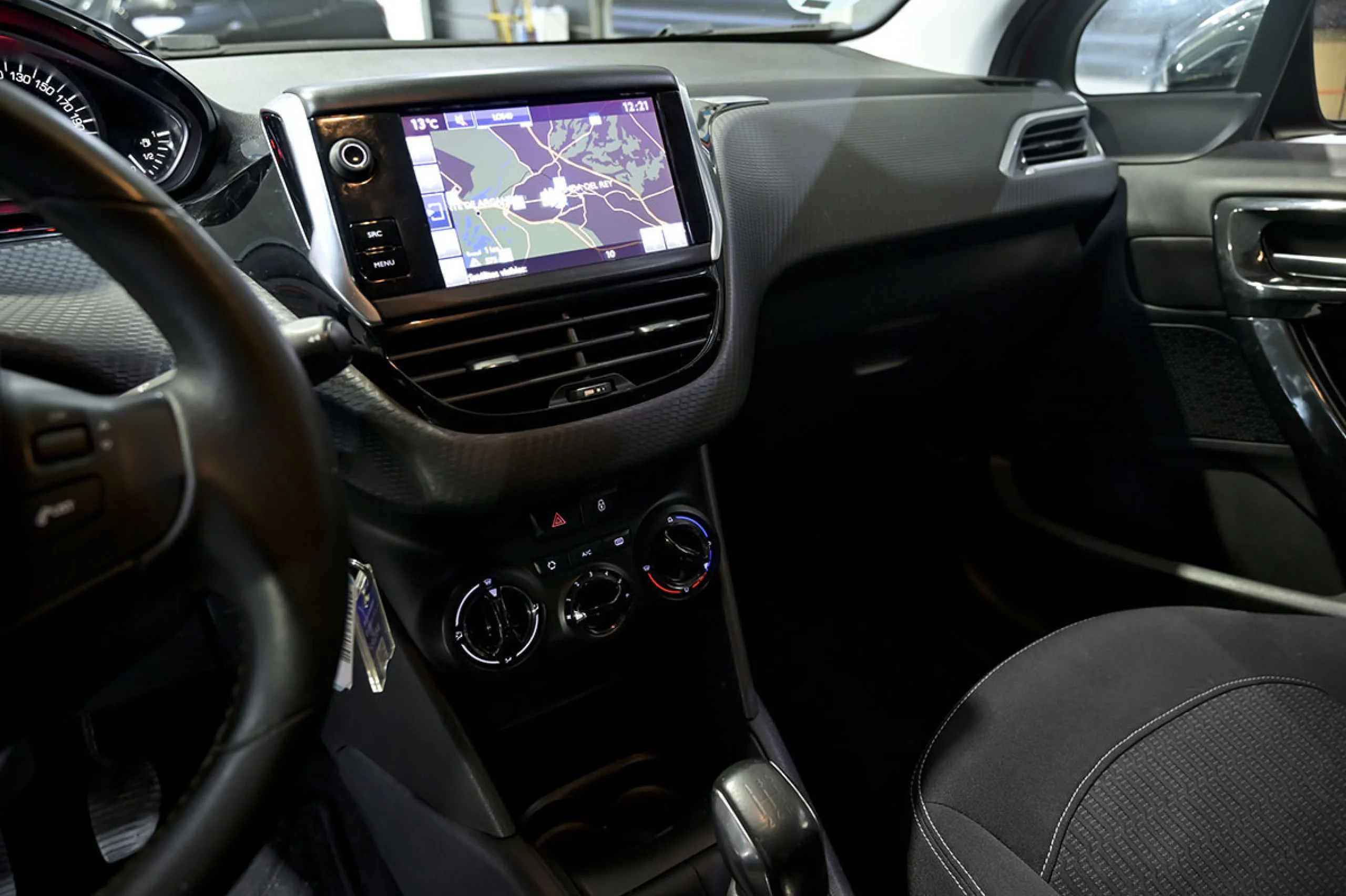 Peugeot 208 5P STYLE 1.6 BlueHDi 100 - Foto 26