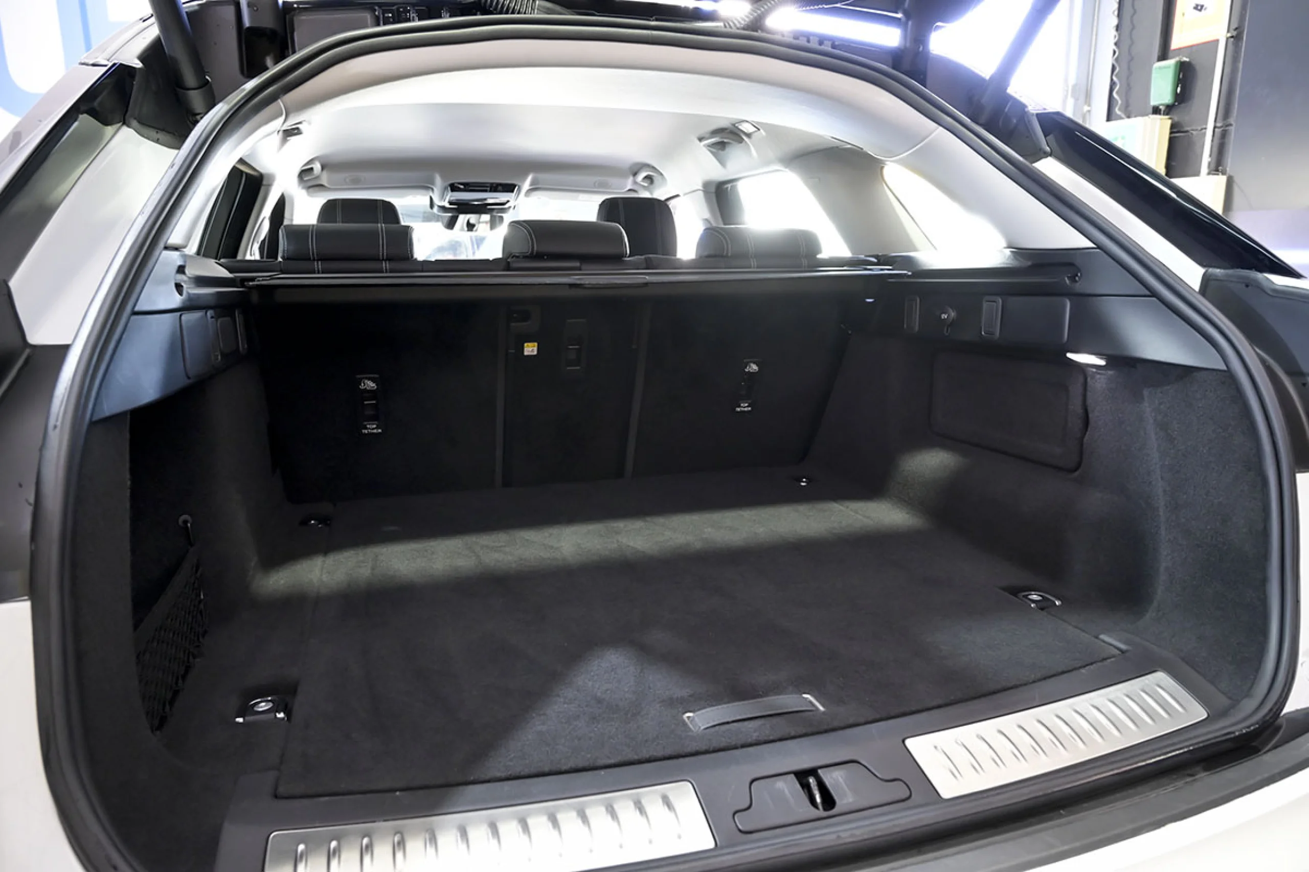 Land Rover Range Rover Velar 2.0D I4 150kW 204CV S 4WD Auto - Foto 13