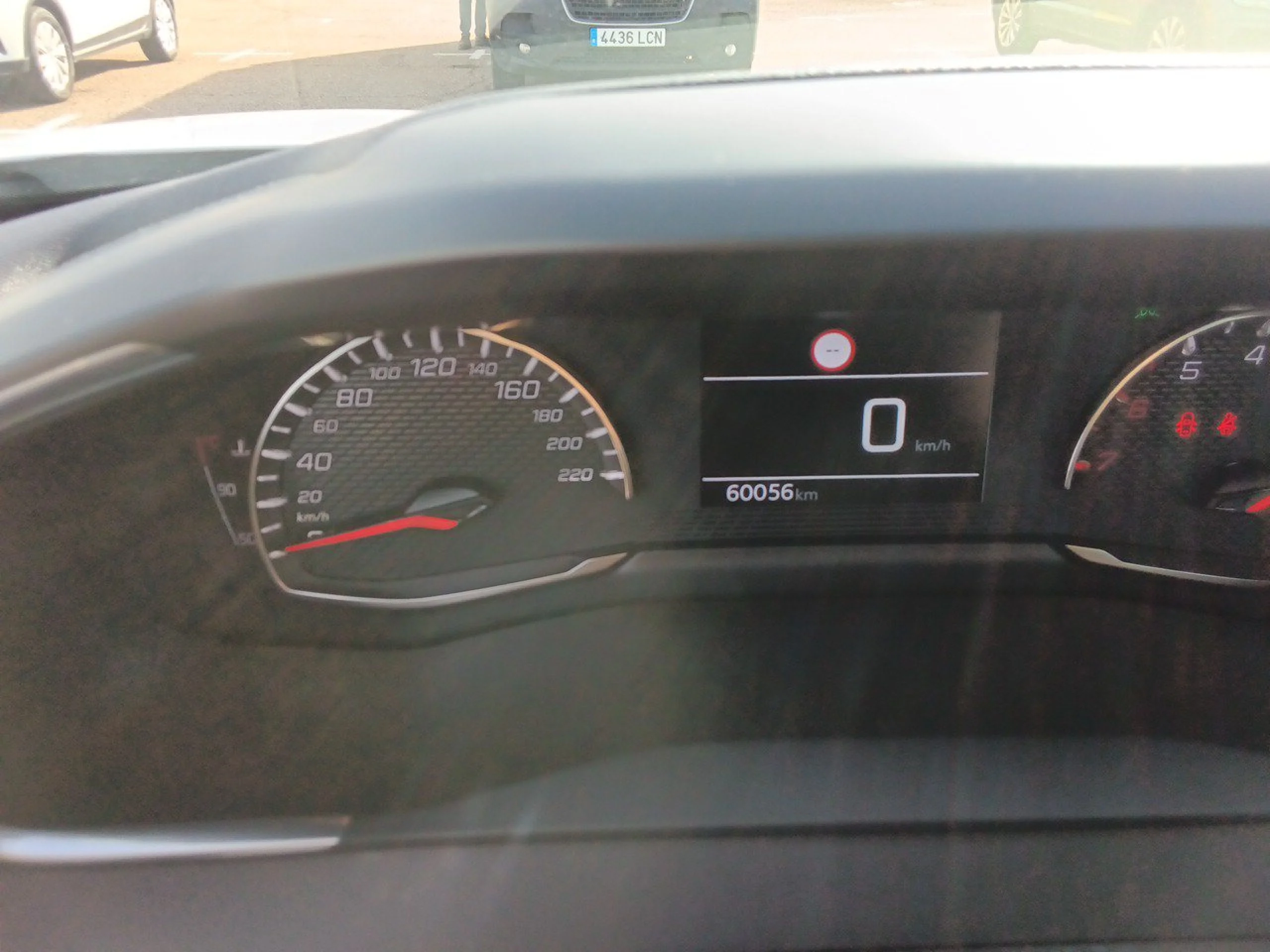 Peugeot 2008 Active Pack BlueHDI 81kW (110CV) - Foto 8