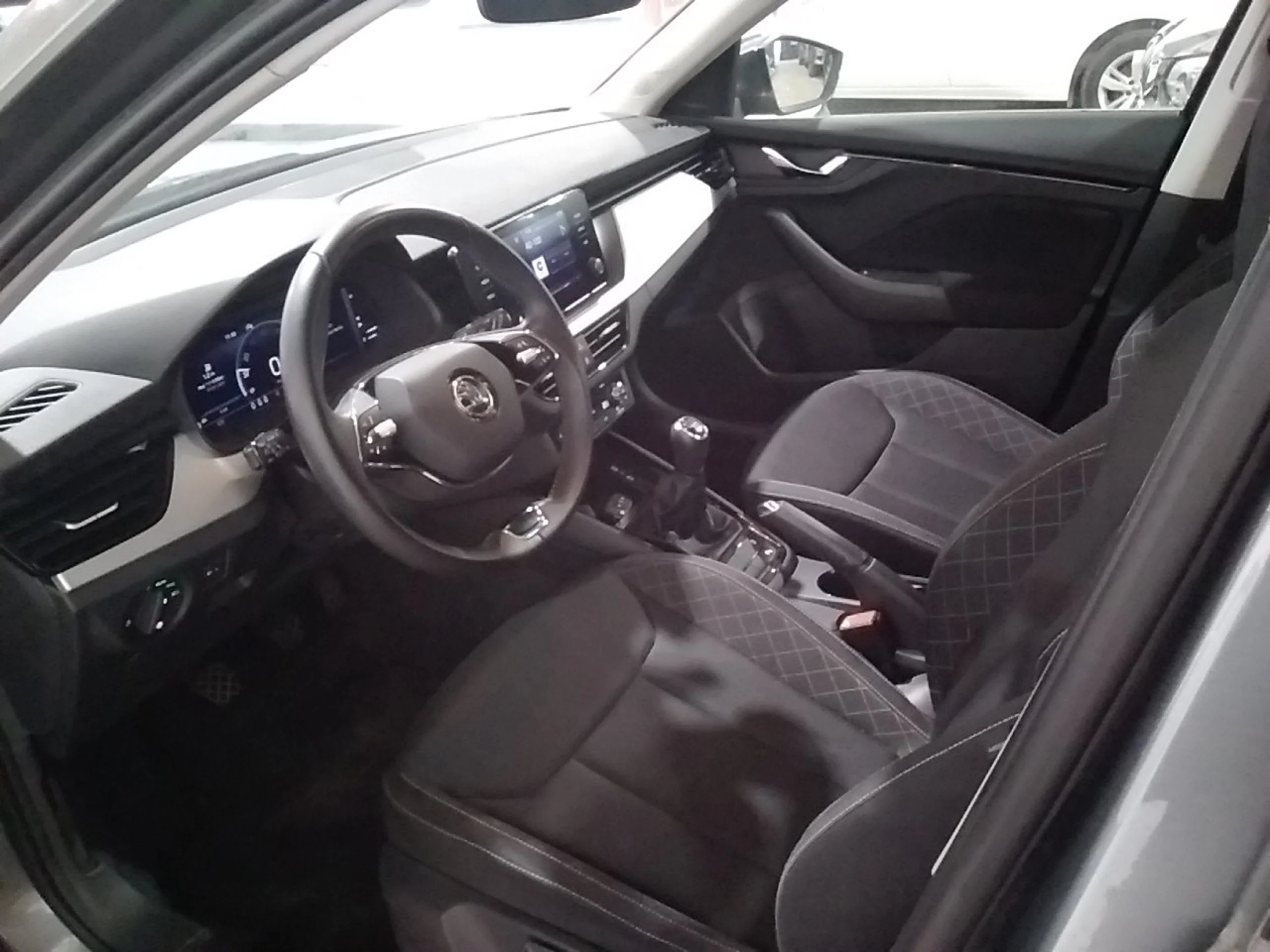 Skoda Kamiq 1.0 TSI 81kW (110CV) Emotion - Foto 7