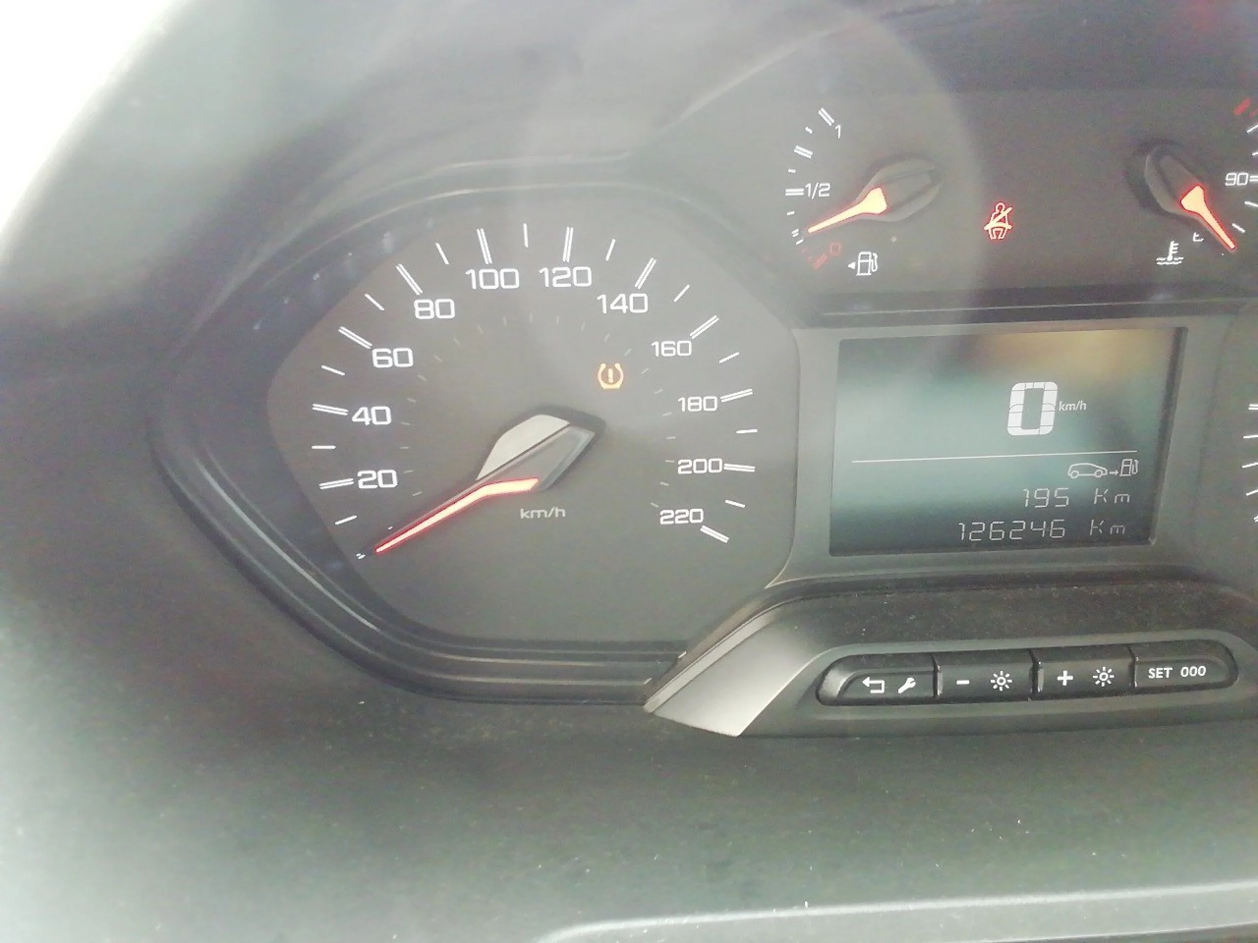 Peugeot Partner Premium Standard 600kg BlueHDi 73kW - Foto 8