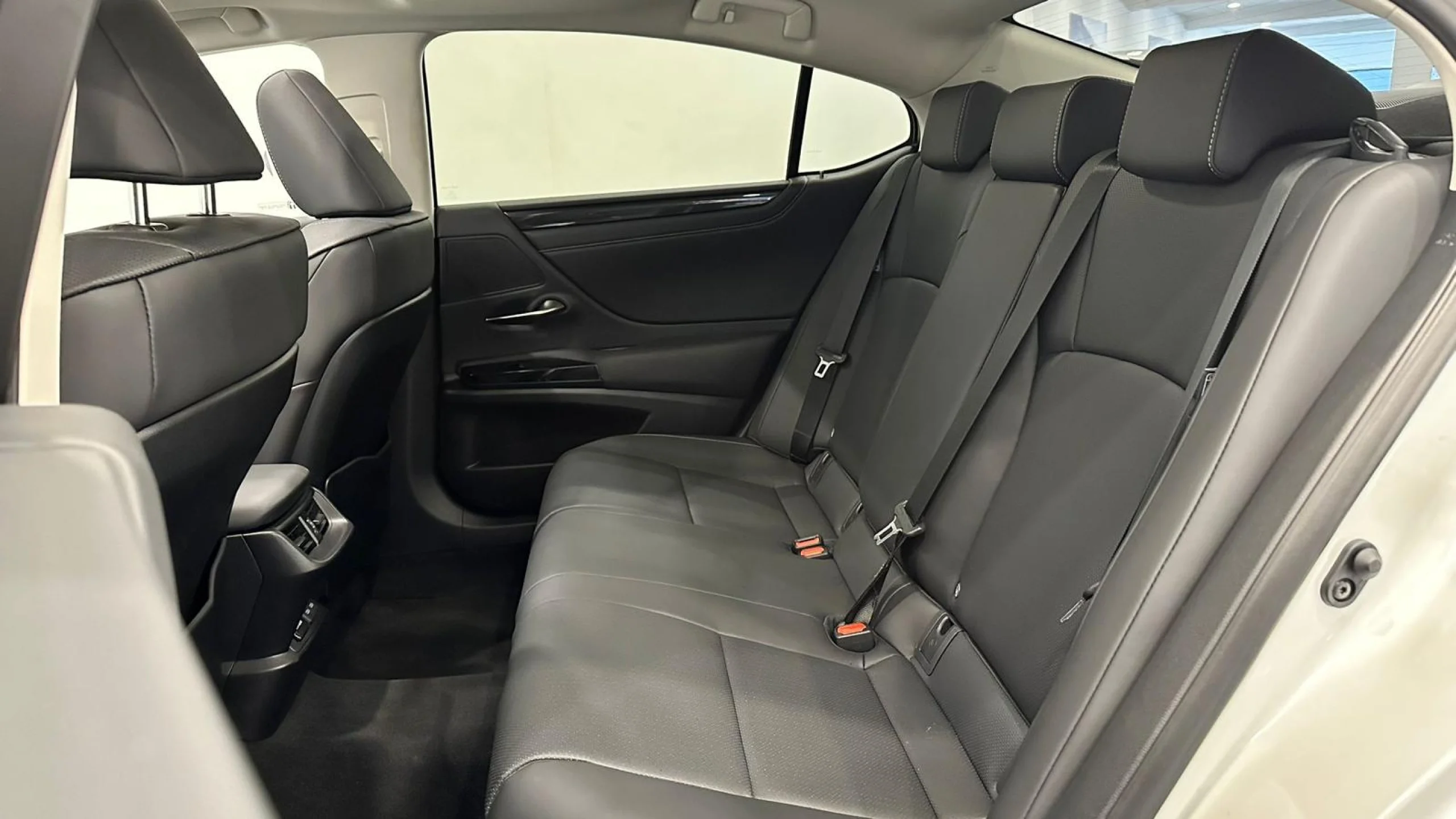 Lexus ES 300h PREMIUM - Foto 21