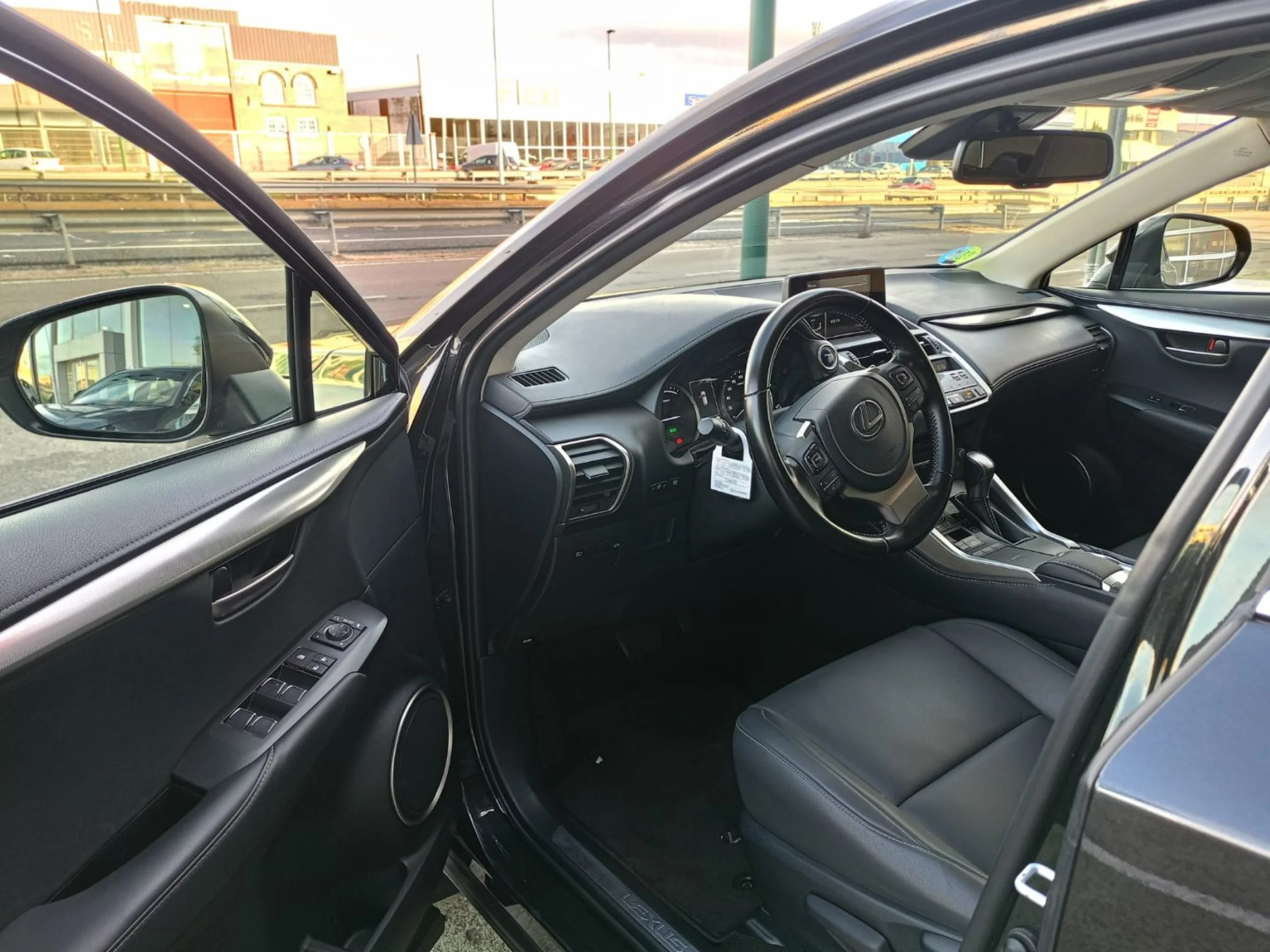 Lexus NX 300h NX 2.5 300h Premium 2WD - Foto 26