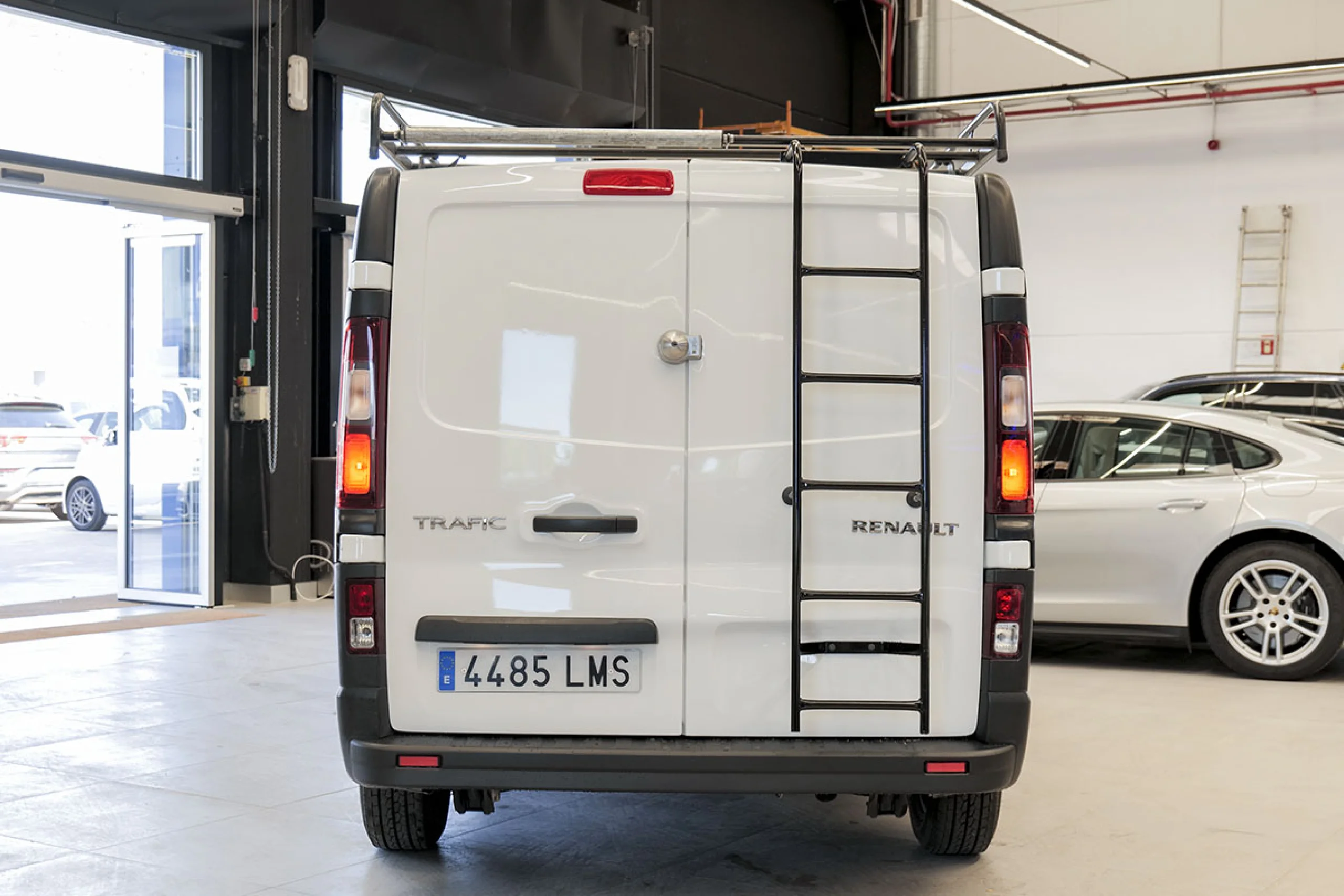 Renault Trafic Furgon 29 L2H1 Energy BluedCi 88 kW - Foto 9