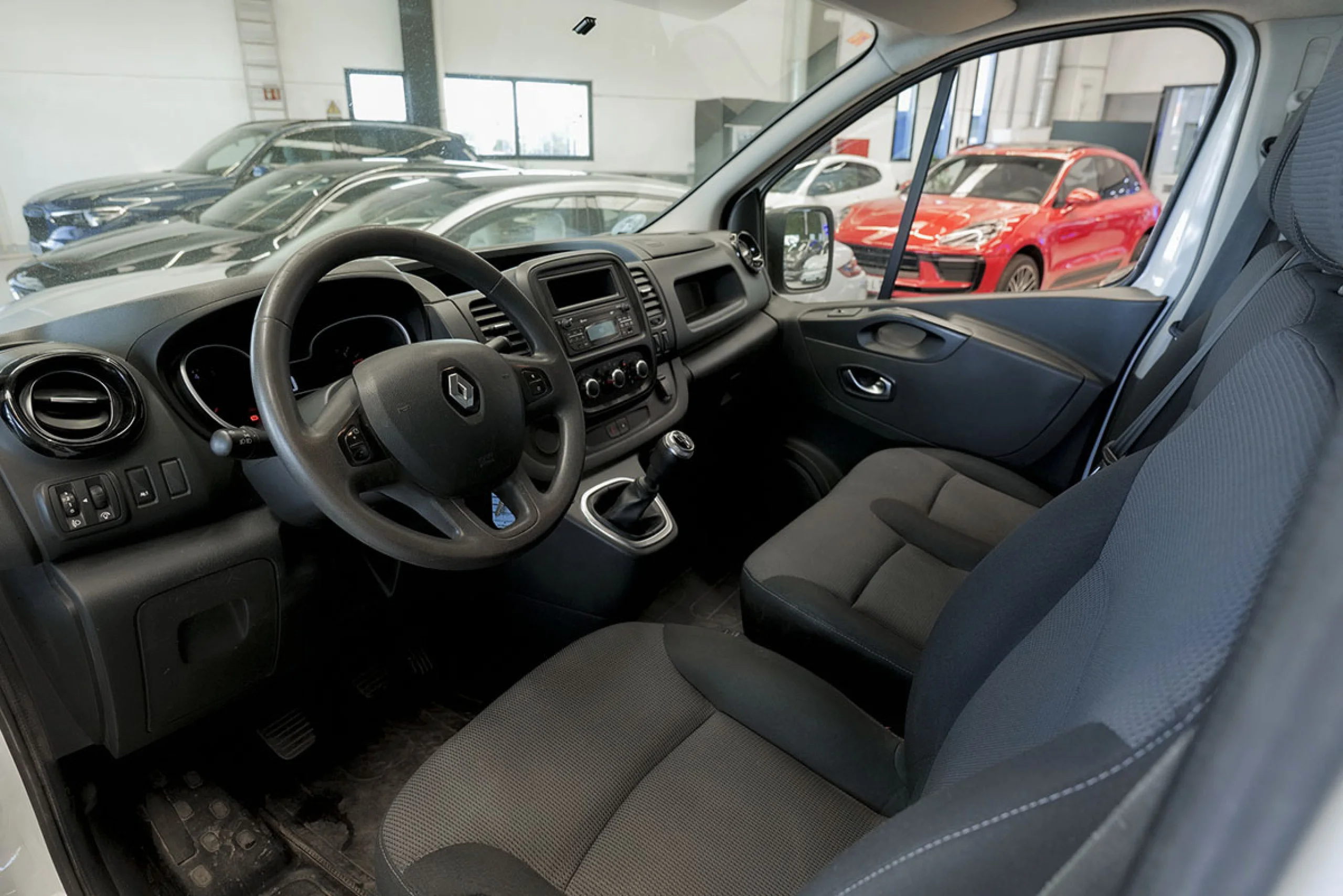 Renault Trafic Furgon 29 L2H1 Energy BluedCi 88 kW - Foto 4