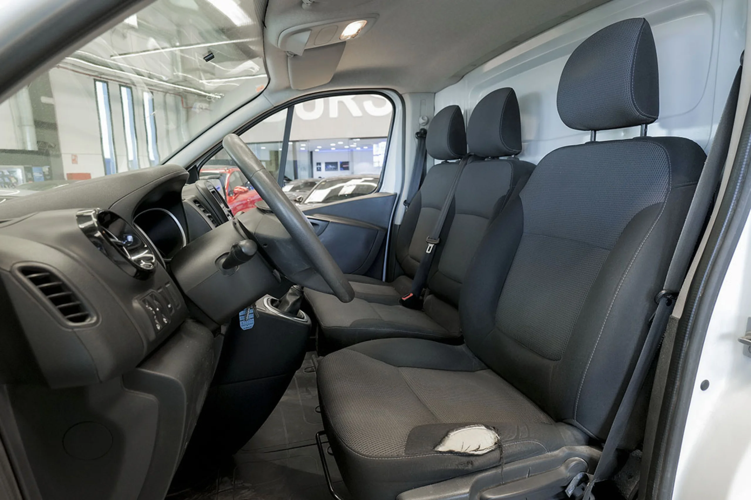 Renault Trafic Furgon 29 L2H1 Energy BluedCi 88 kW - Foto 19