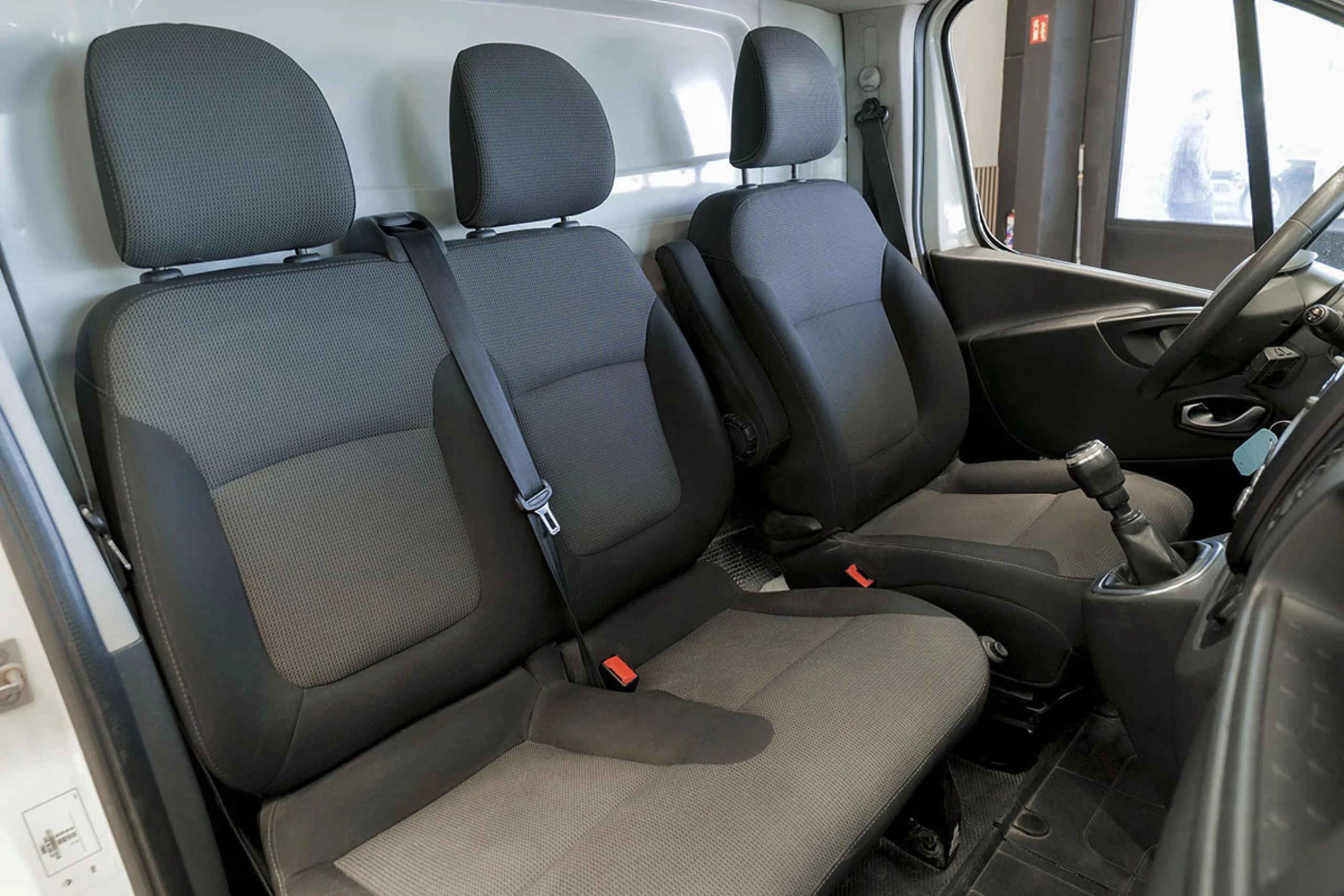 Renault Trafic Furgon 29 L2H1 Energy BluedCi 88 kW - Foto 26