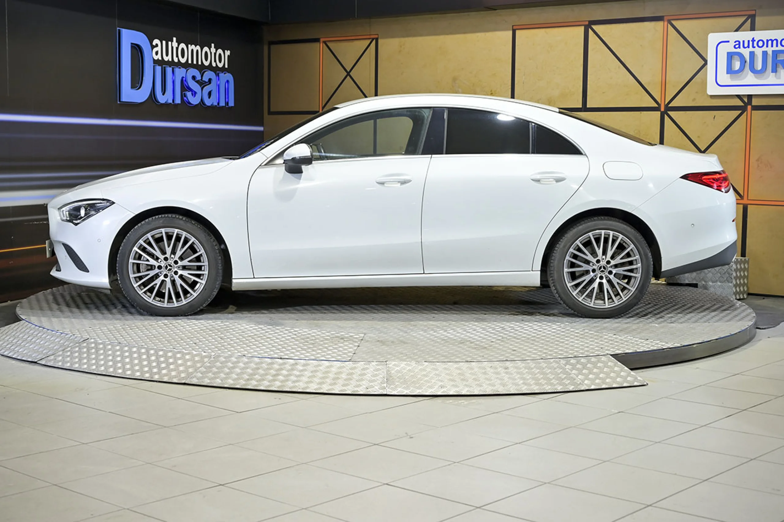 Mercedes-Benz CLA 250 MERCEDES-BENZ CLA CLA 250 e - Foto 18