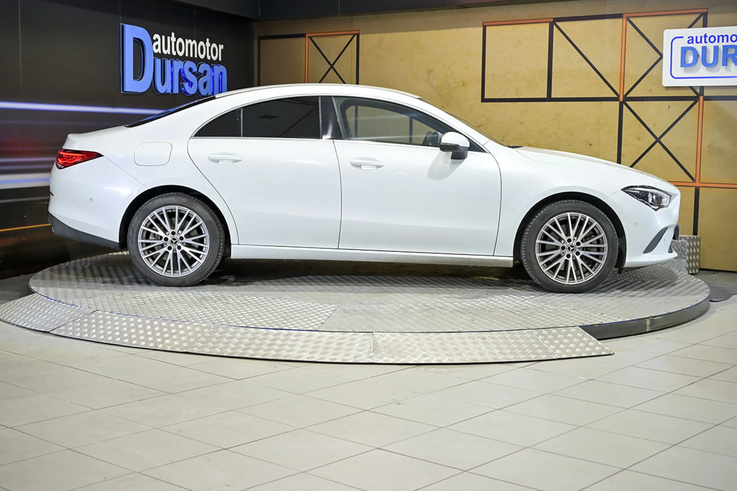 Mercedes-Benz CLA 250 MERCEDES-BENZ CLA CLA 250 e - Foto 19