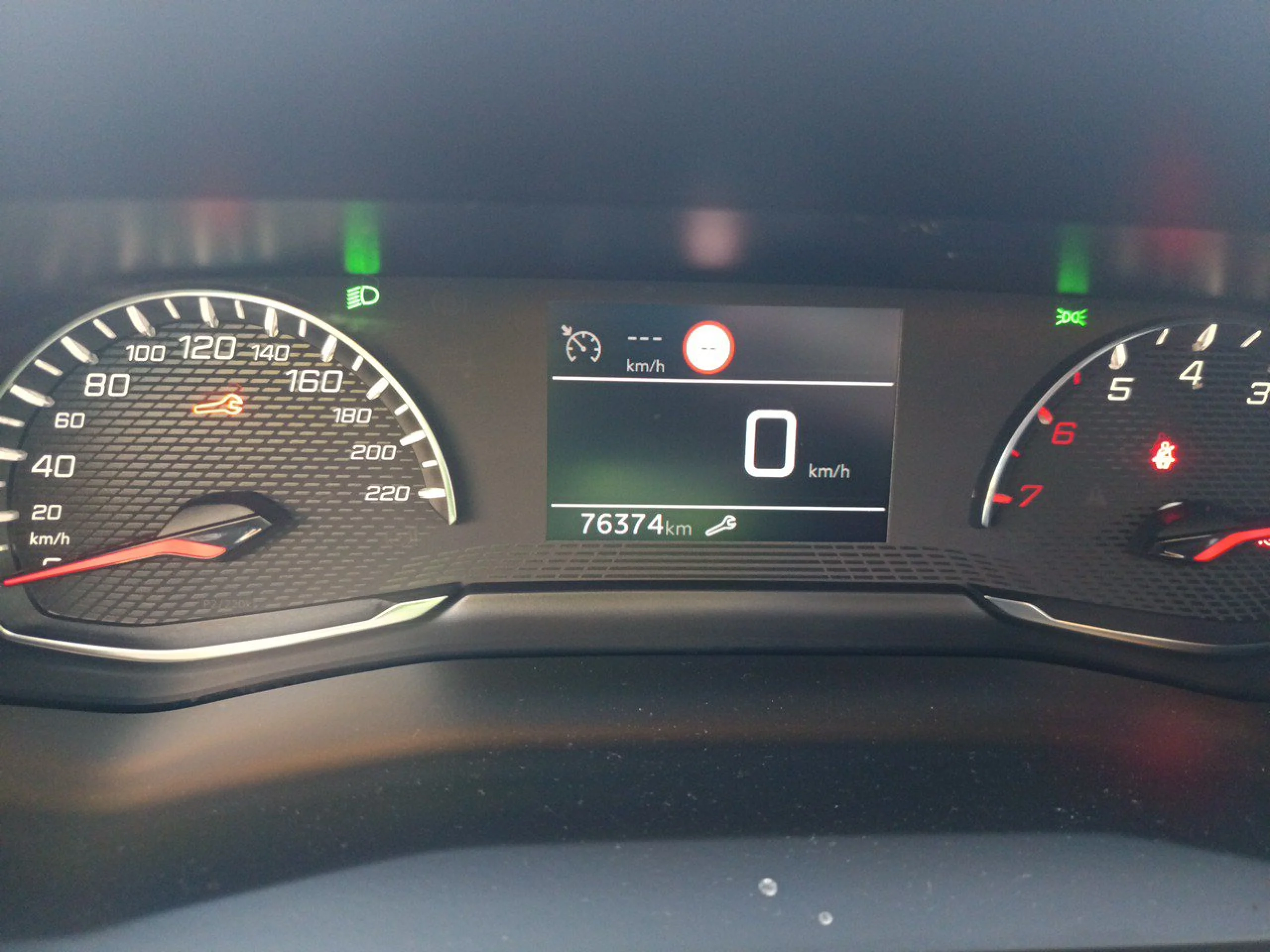 Peugeot 2008 Active Pack BlueHDI 81kW (110CV) - Foto 8