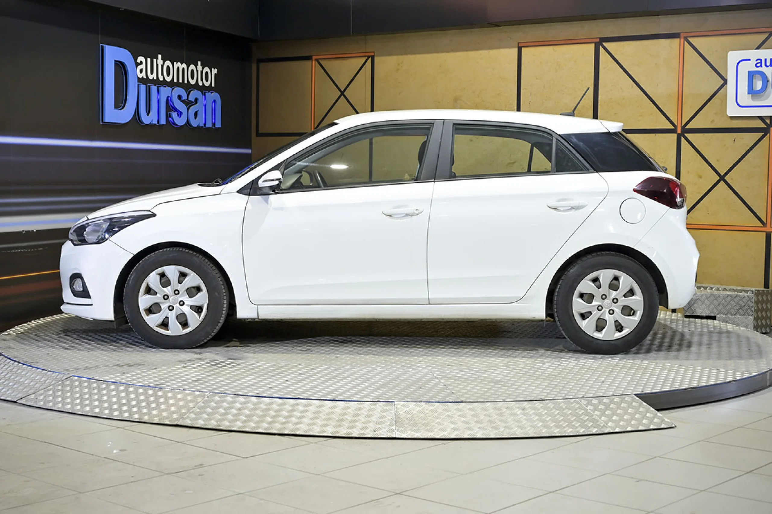 Hyundai I20 1.2 MPI 55kW 75CV Essence - Foto 18