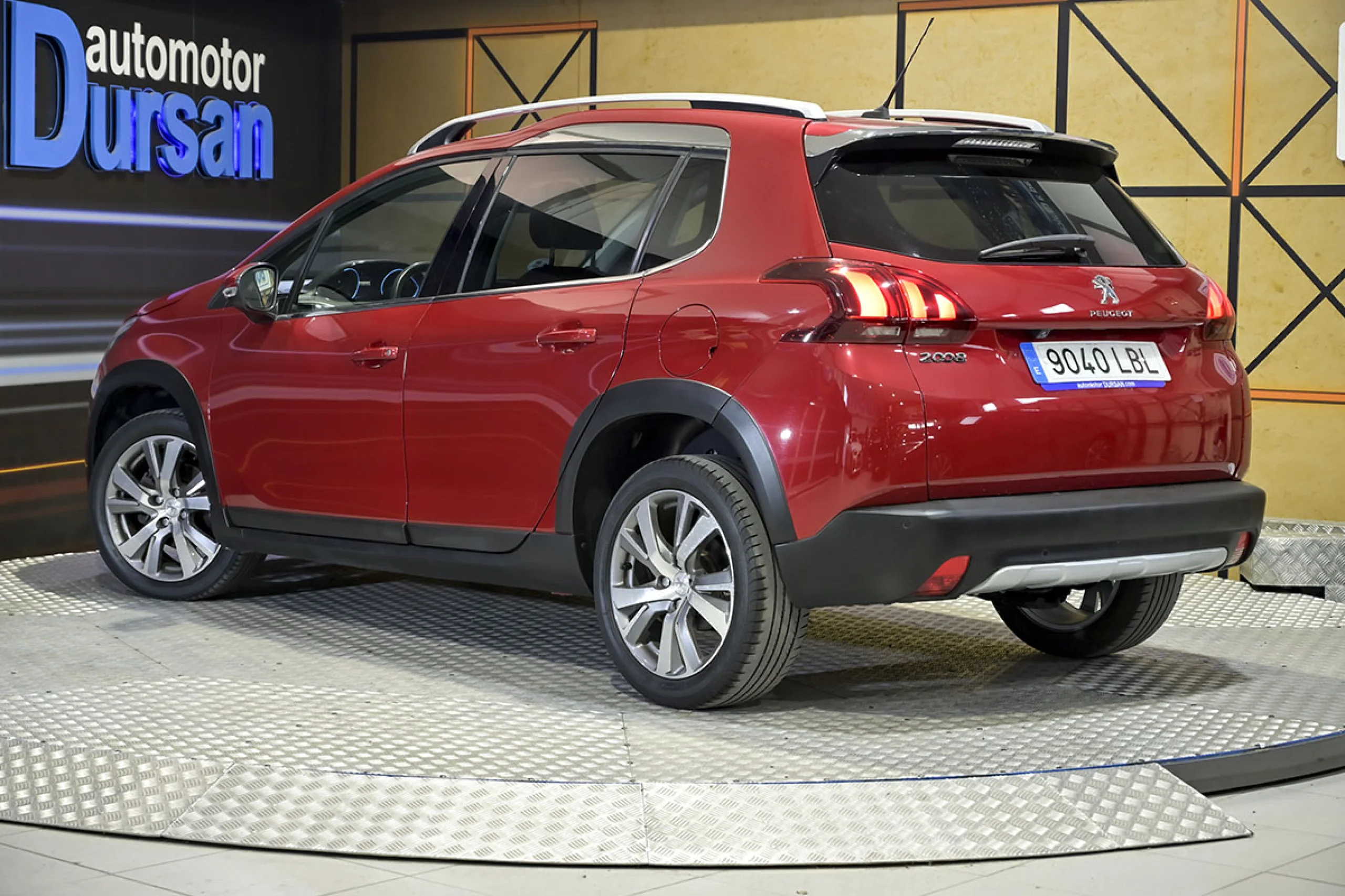 Peugeot 2008 Allure BlueHDi 120 SS EAT6 - Foto 4