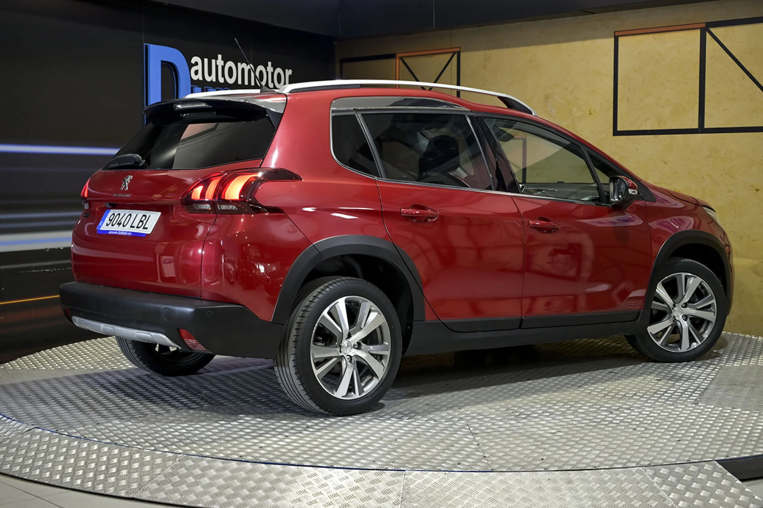 Peugeot 2008 Allure BlueHDi 120 SS EAT6 - Foto 5