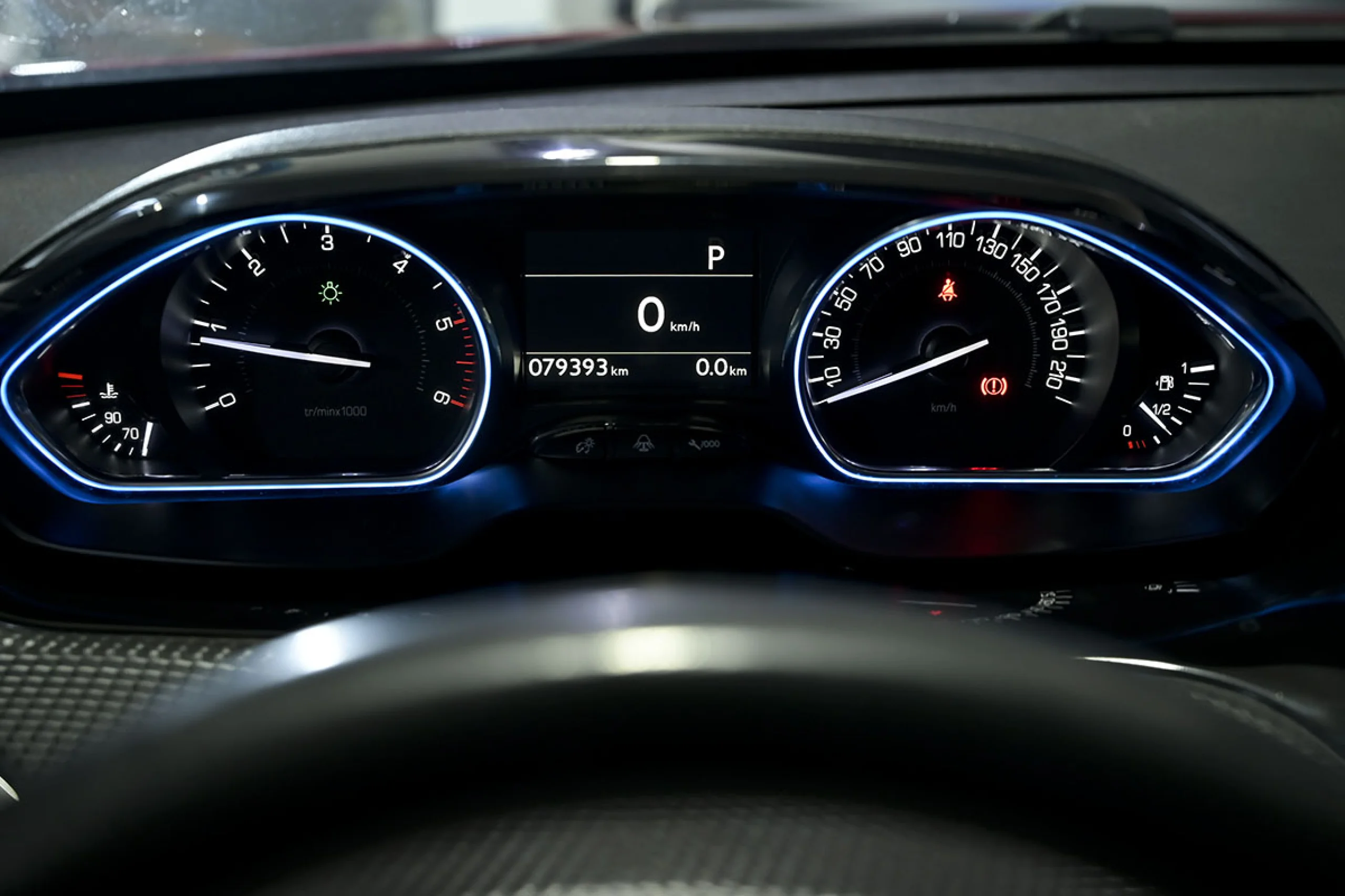 Peugeot 2008 Allure BlueHDi 120 SS EAT6 - Foto 7