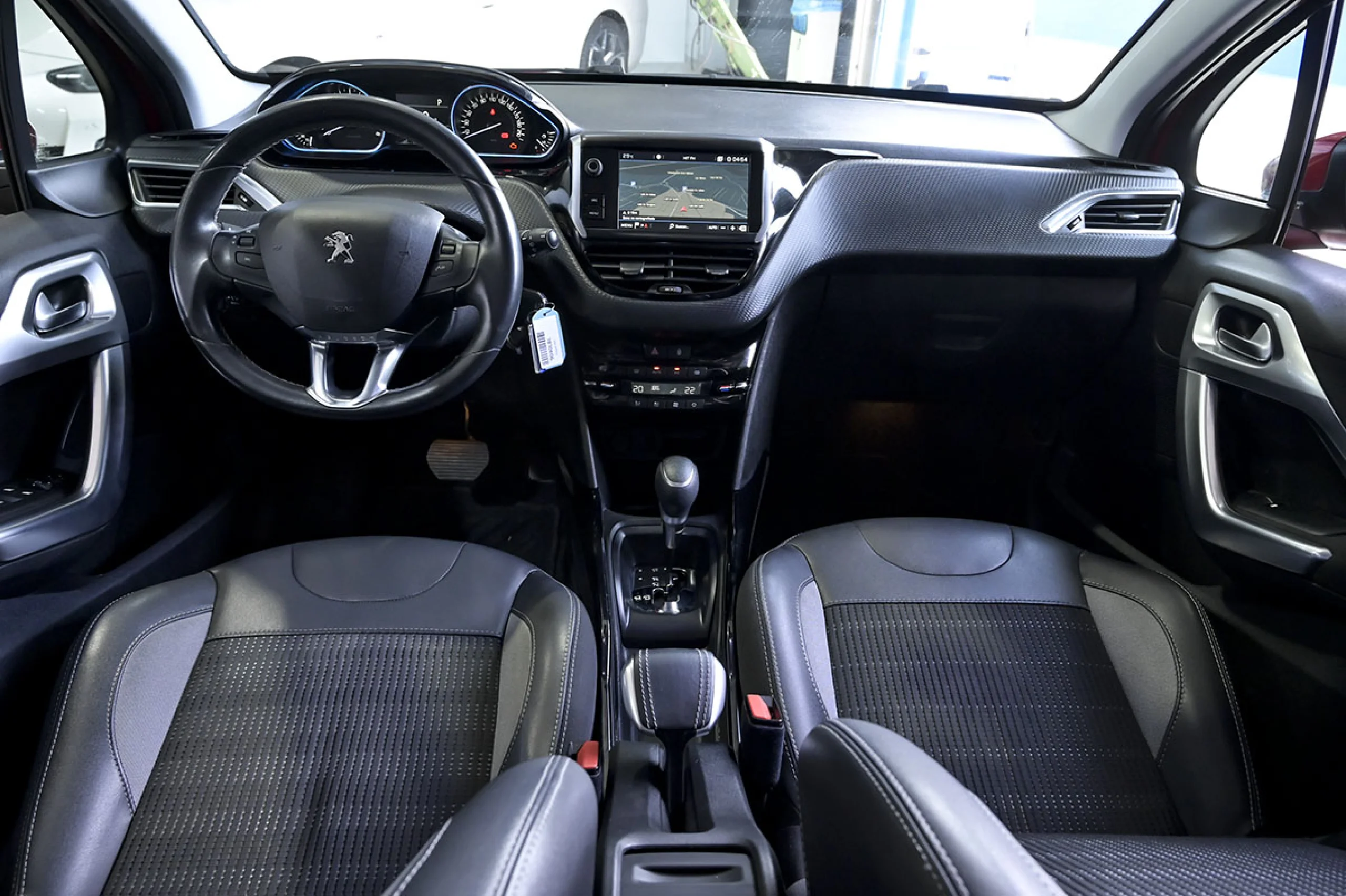 Peugeot 2008 Allure BlueHDi 120 SS EAT6 - Foto 8