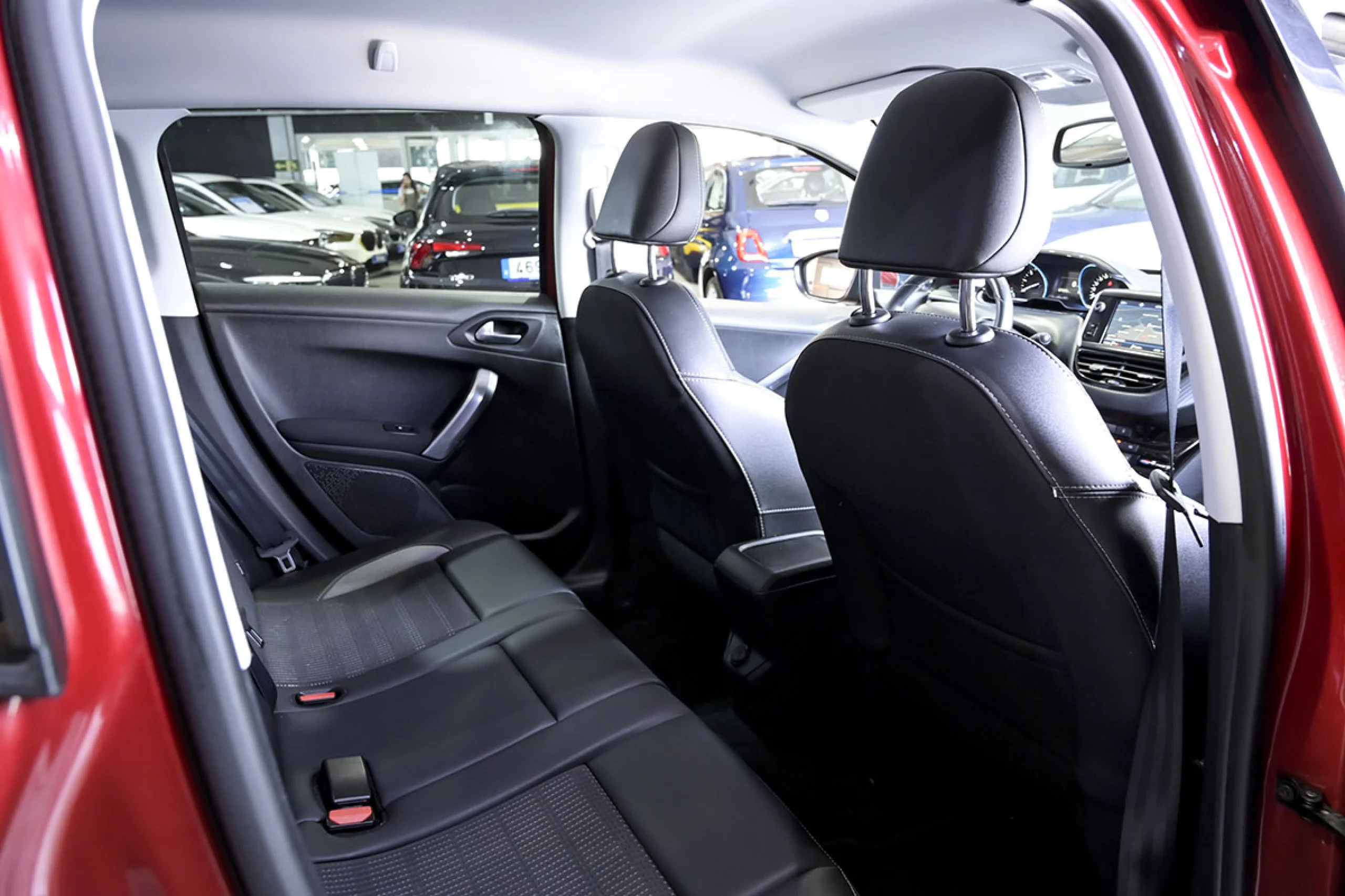 Peugeot 2008 Allure BlueHDi 120 SS EAT6 - Foto 15