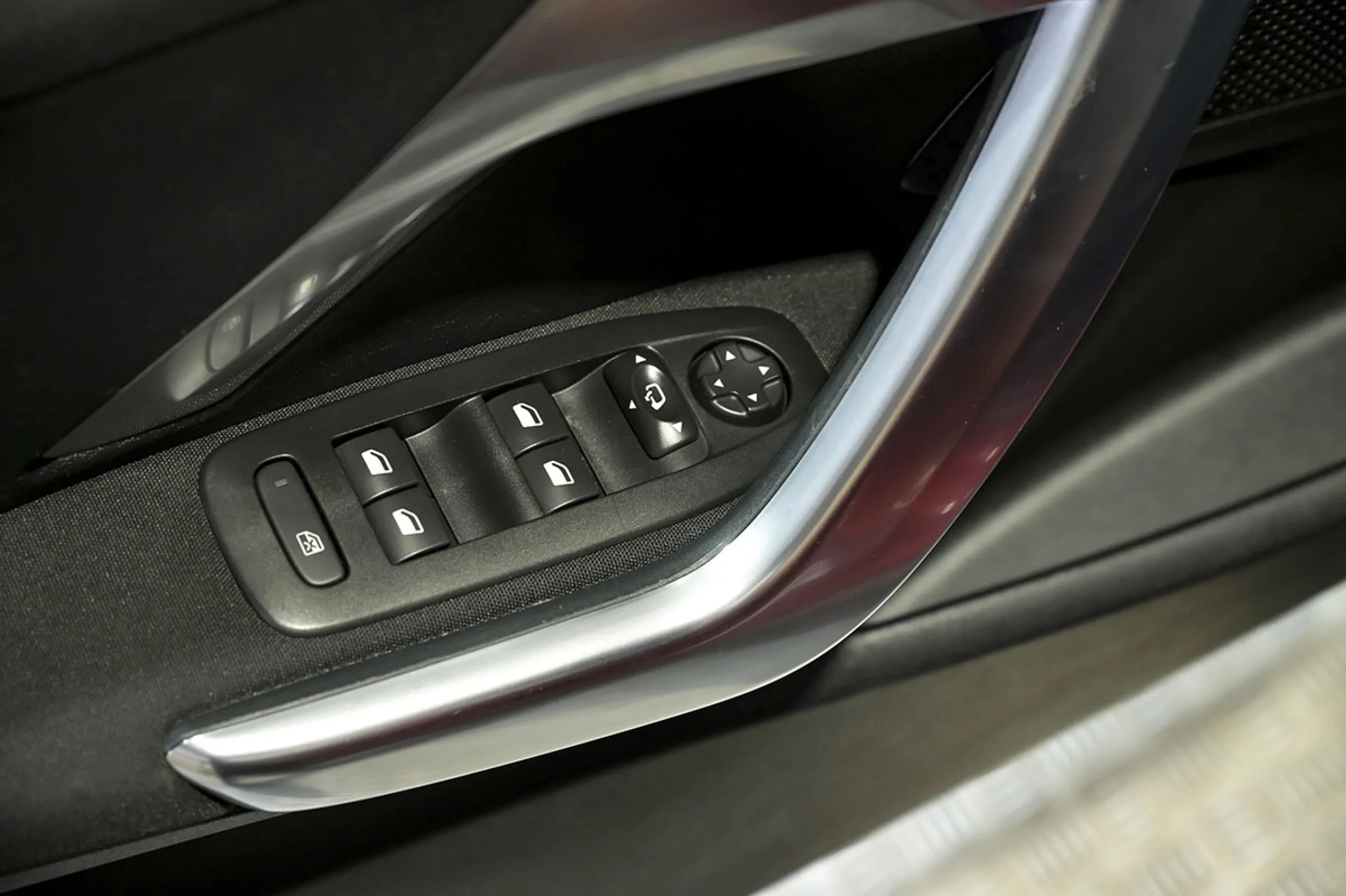 Peugeot 2008 Allure BlueHDi 120 SS EAT6 - Foto 22