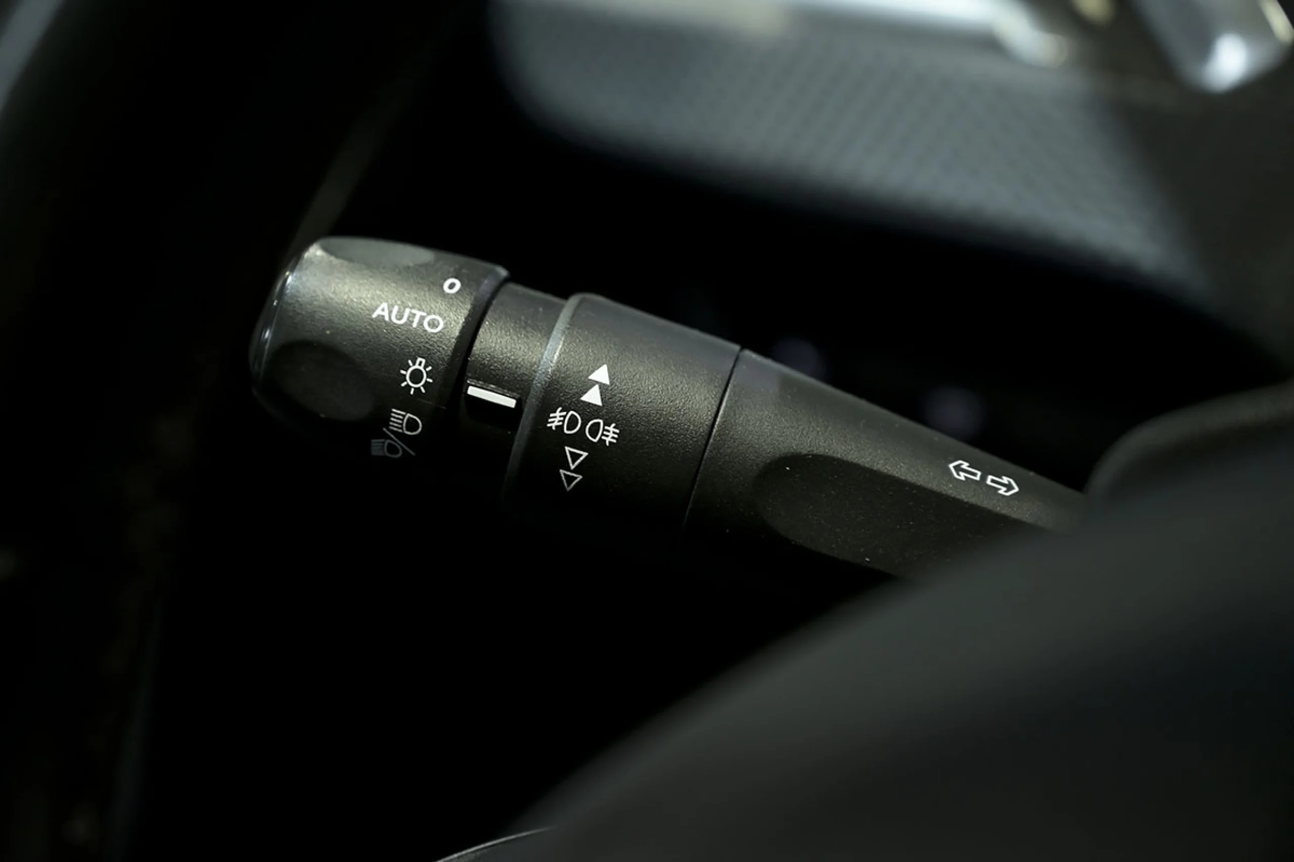 Peugeot 2008 Allure BlueHDi 120 SS EAT6 - Foto 23