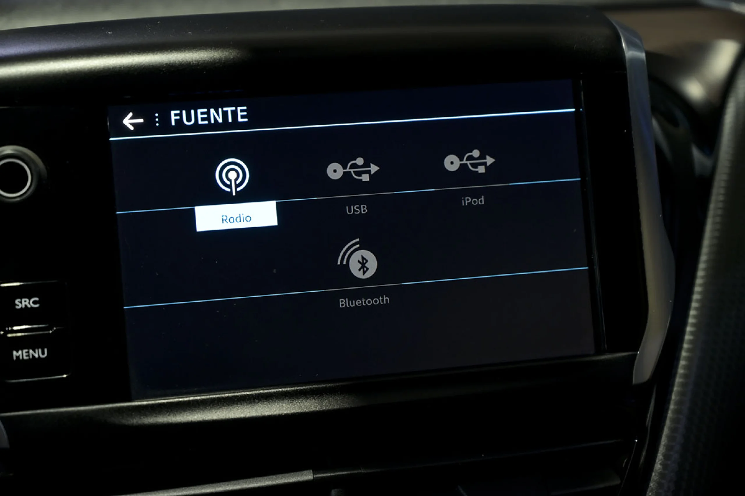 Peugeot 2008 Allure BlueHDi 120 SS EAT6 - Foto 28