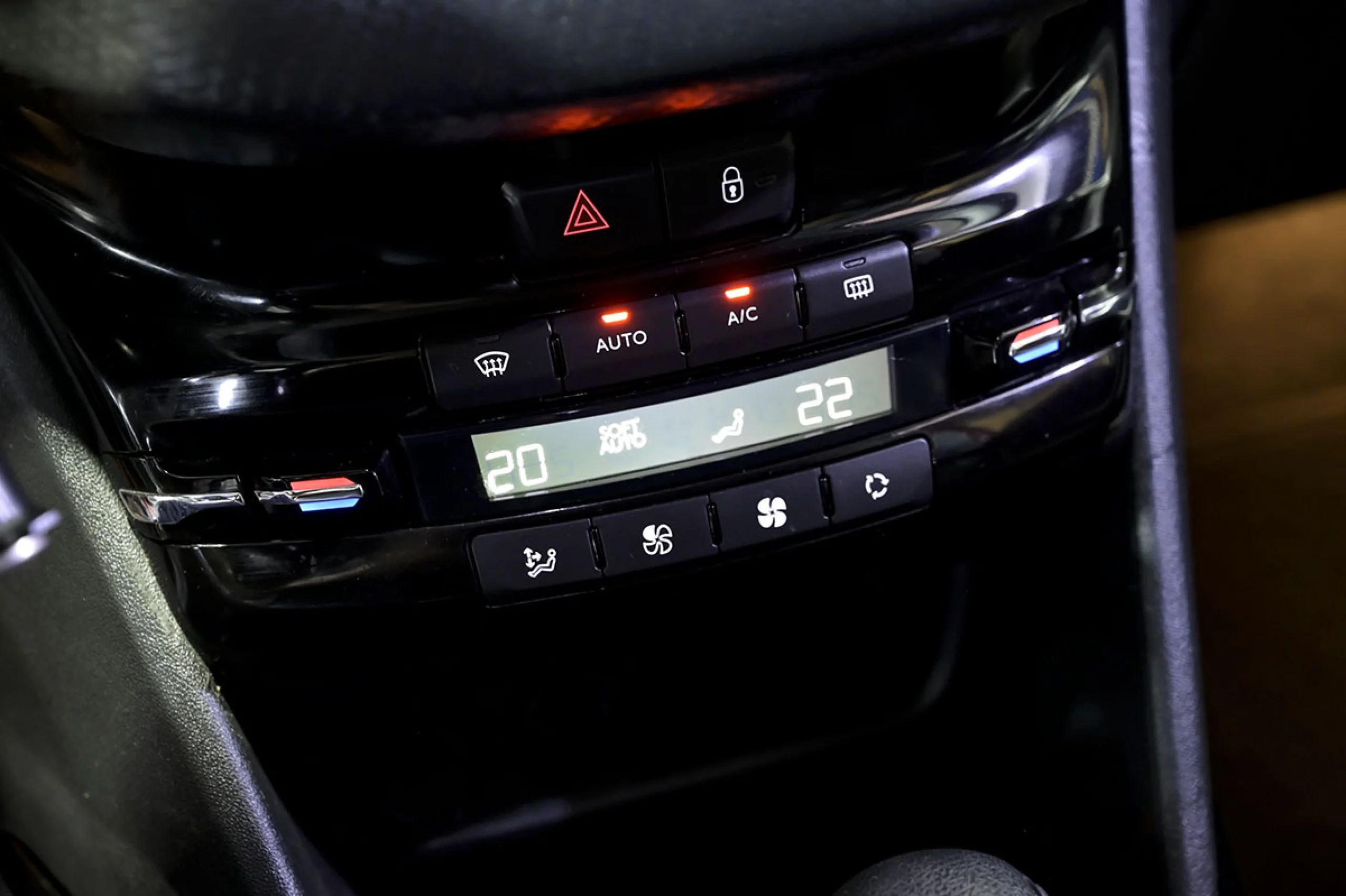 Peugeot 2008 Allure BlueHDi 120 SS EAT6 - Foto 31