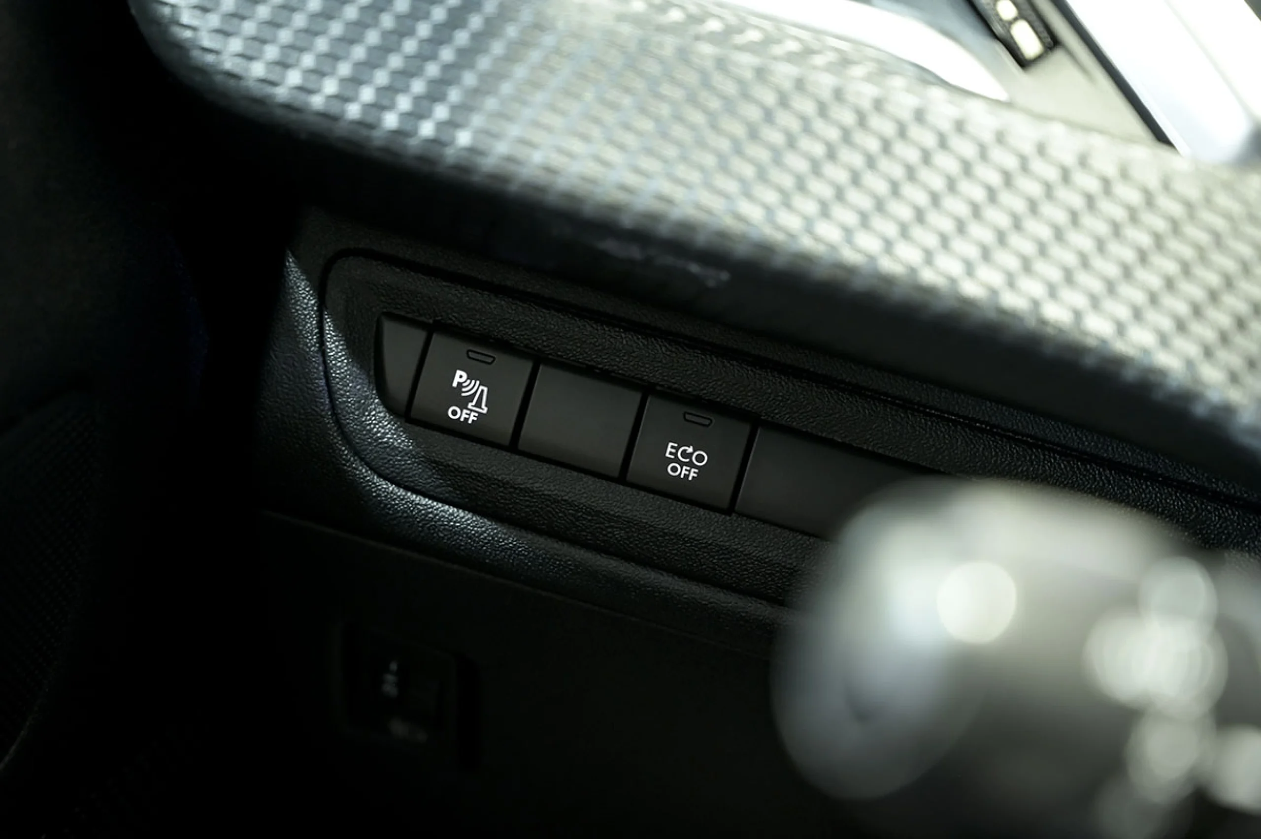 Peugeot 2008 Allure BlueHDi 120 SS EAT6 - Foto 33