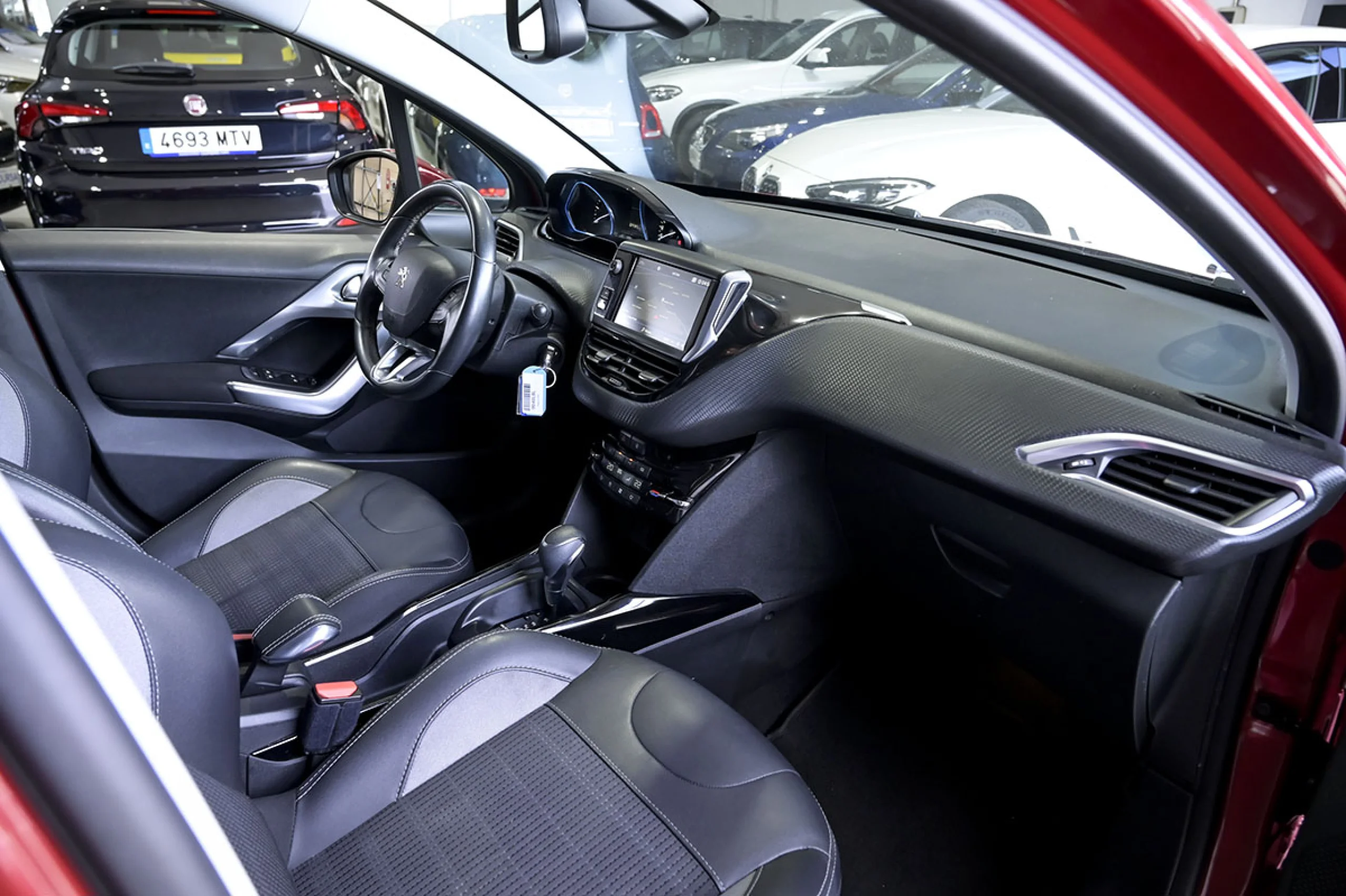 Peugeot 2008 Allure BlueHDi 120 SS EAT6 - Foto 34