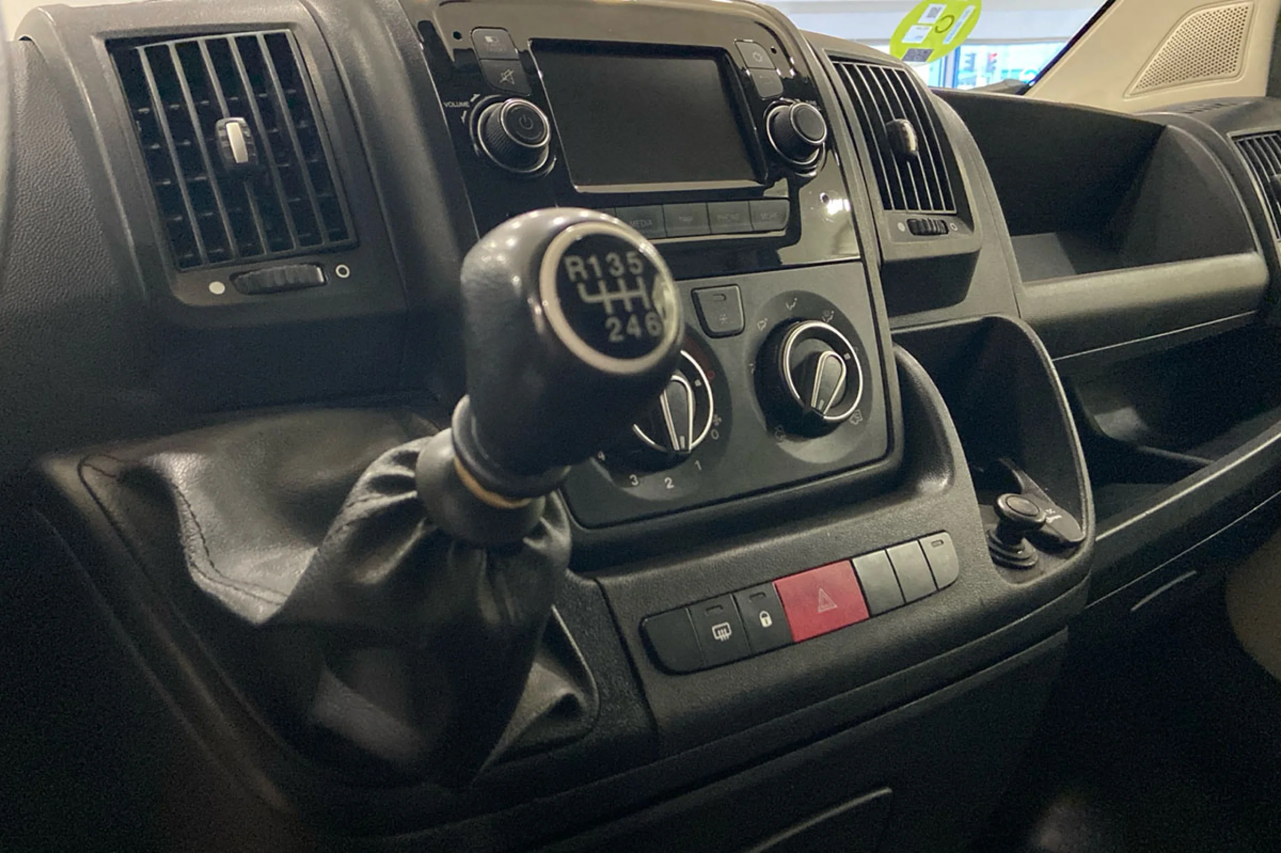 Peugeot Boxer 330 L1 H1 BHDI 88kW 120CV SS 6 Vel. M - Foto 18